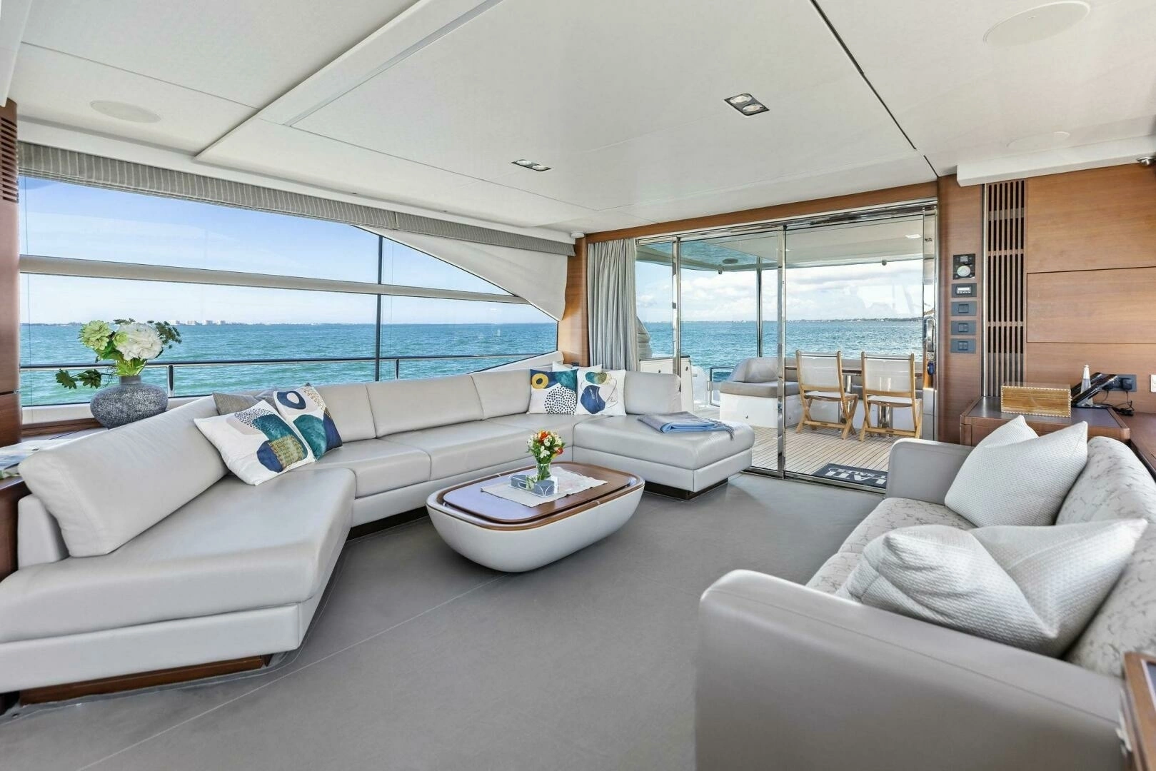 2018 Princess Y75 Motor Yacht - Image 9
