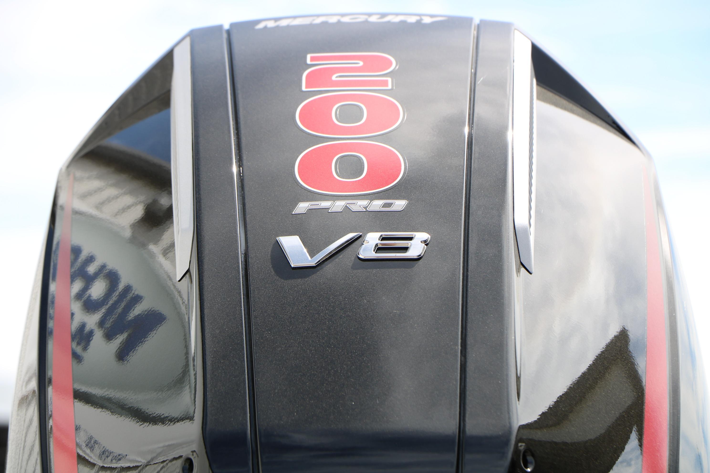 2026 Vexus AVX 1985s with Mercury 200 Pro V8 engine detail.