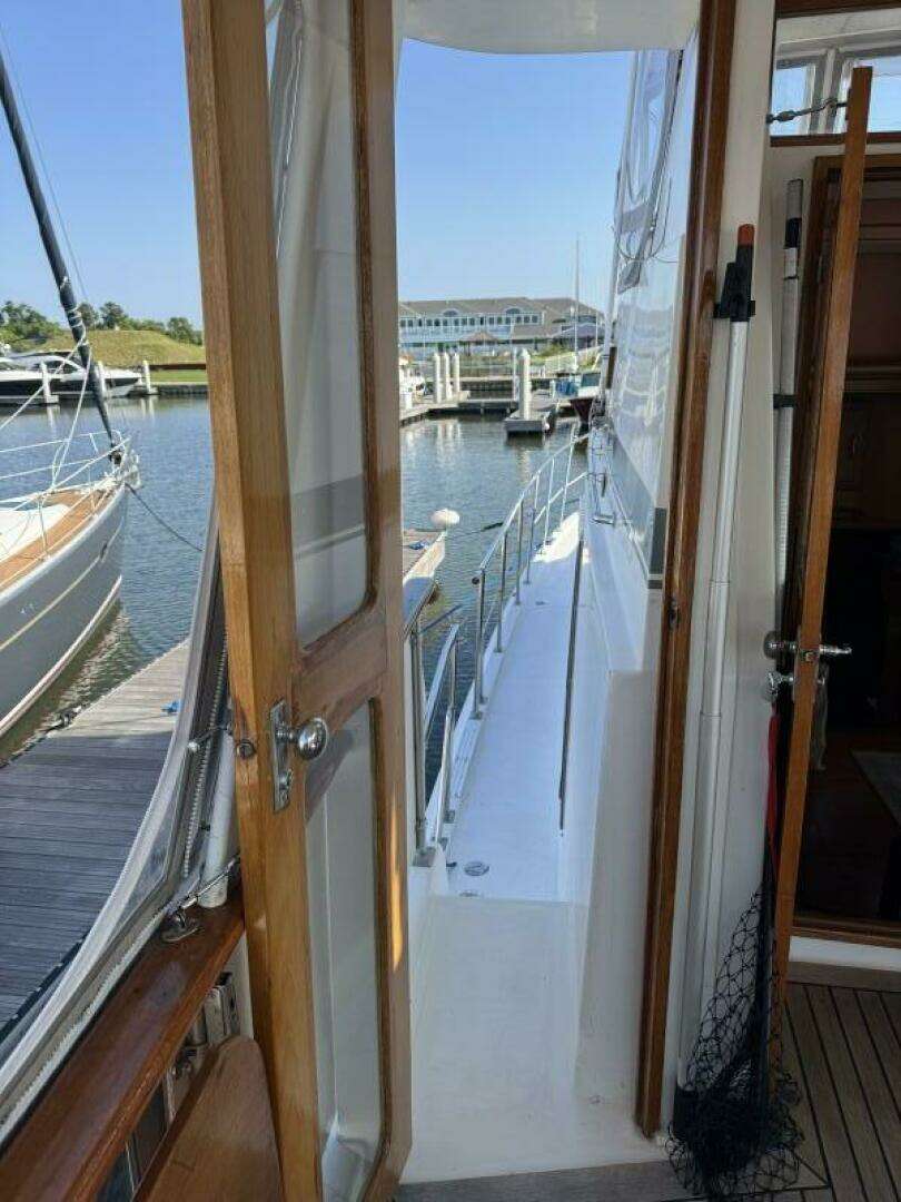 1990 Marine Trader Tradewinds - Image 10