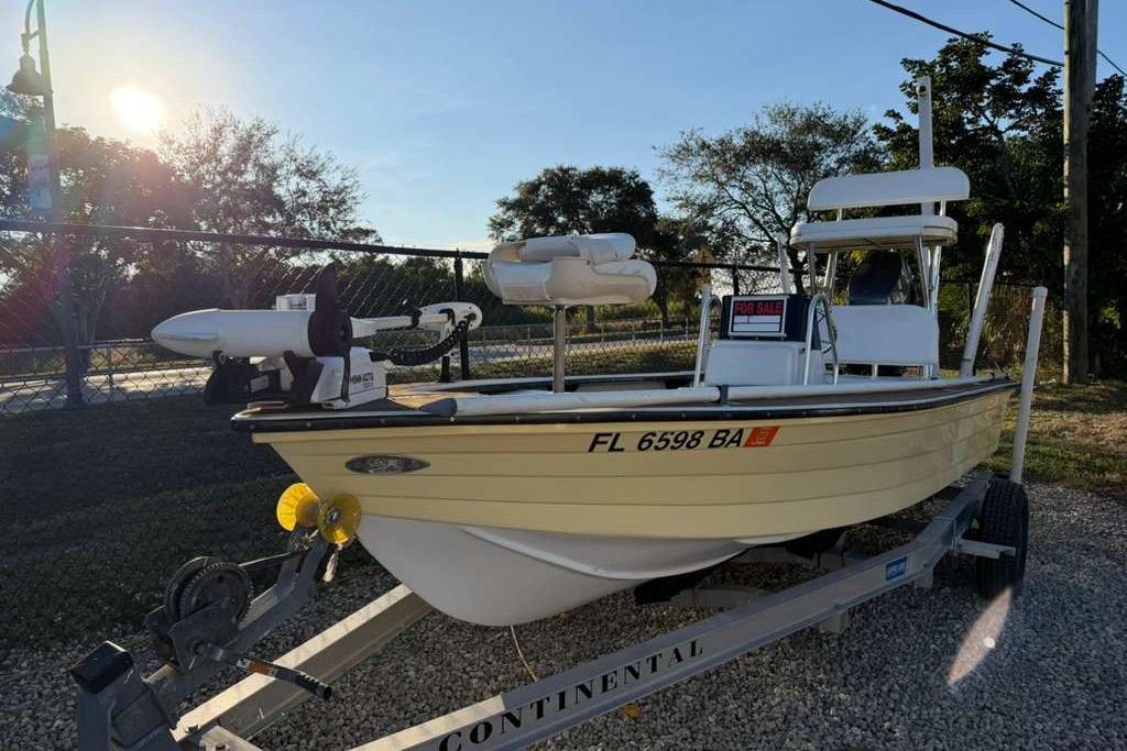 1972 Hewes Tailfisher 17