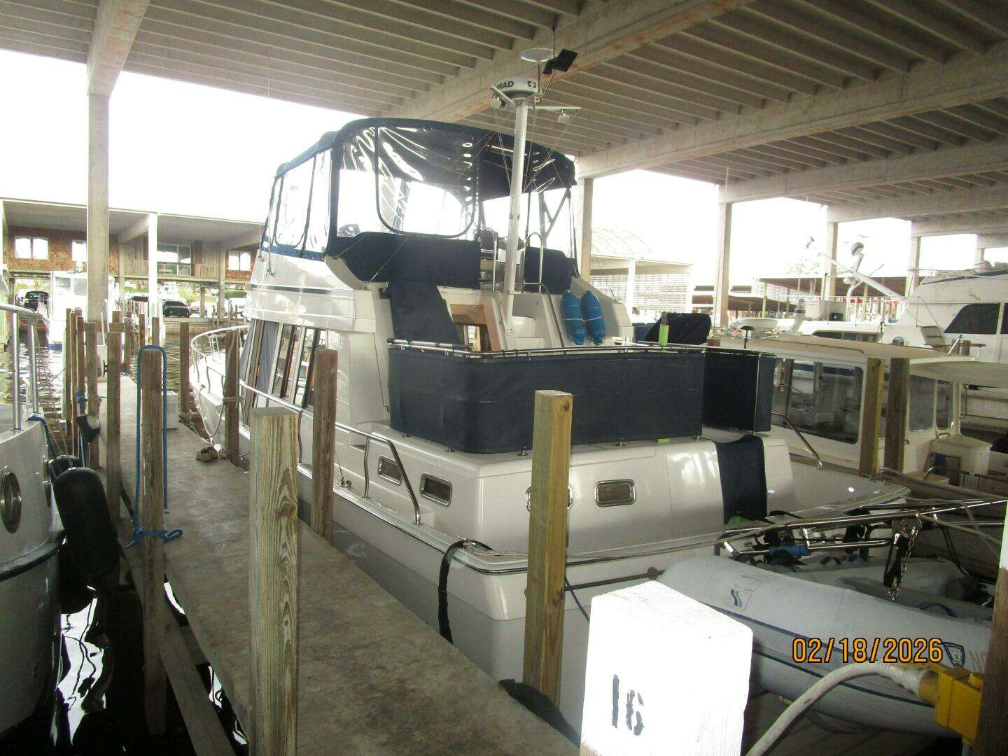 2004 Mainship 430 - Image 2