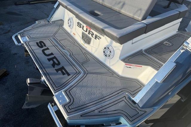2023 Cobalt R6 Surf boat with custom deck and seating.