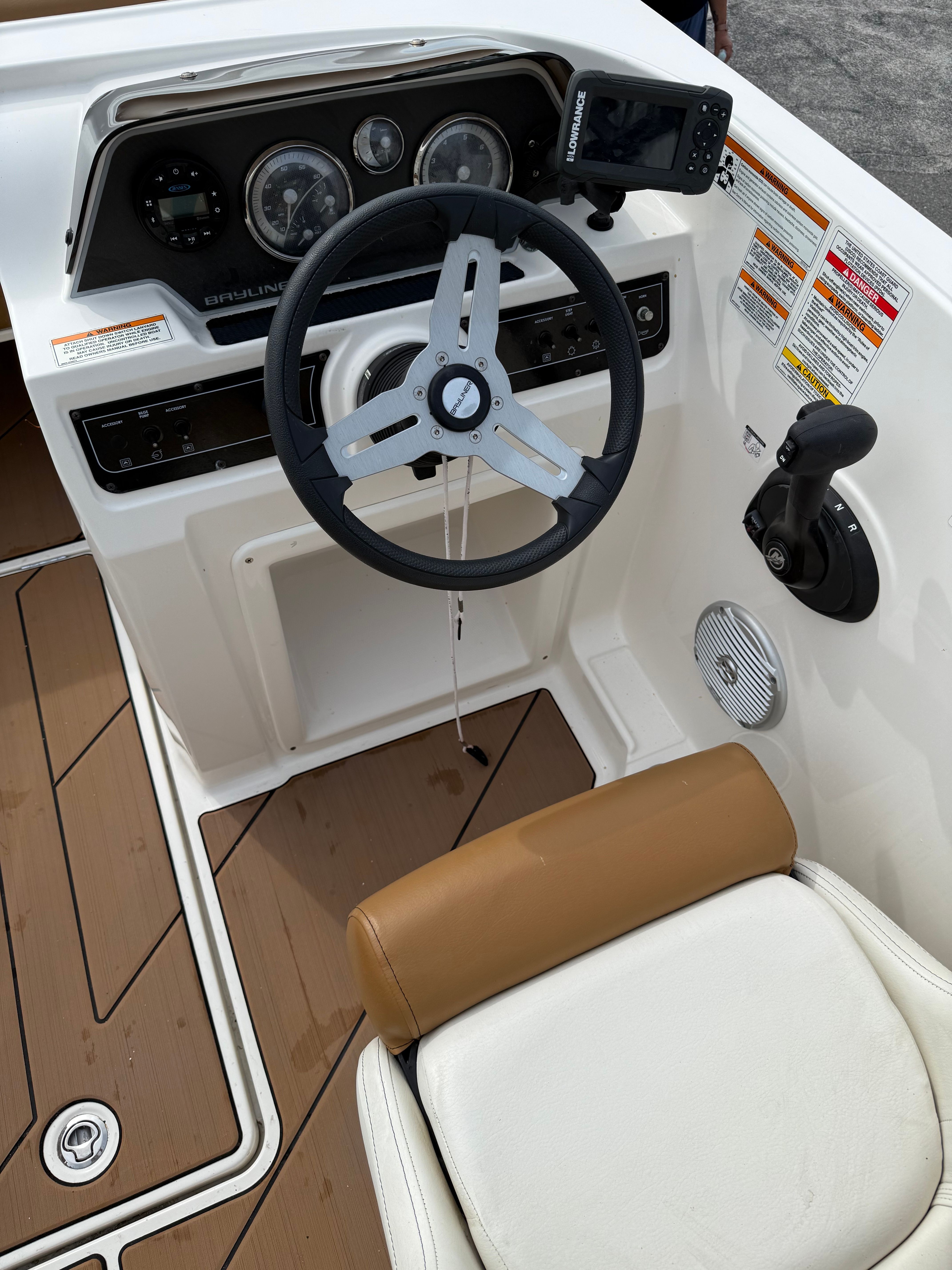 2021 Bayliner DX 2200 - 9