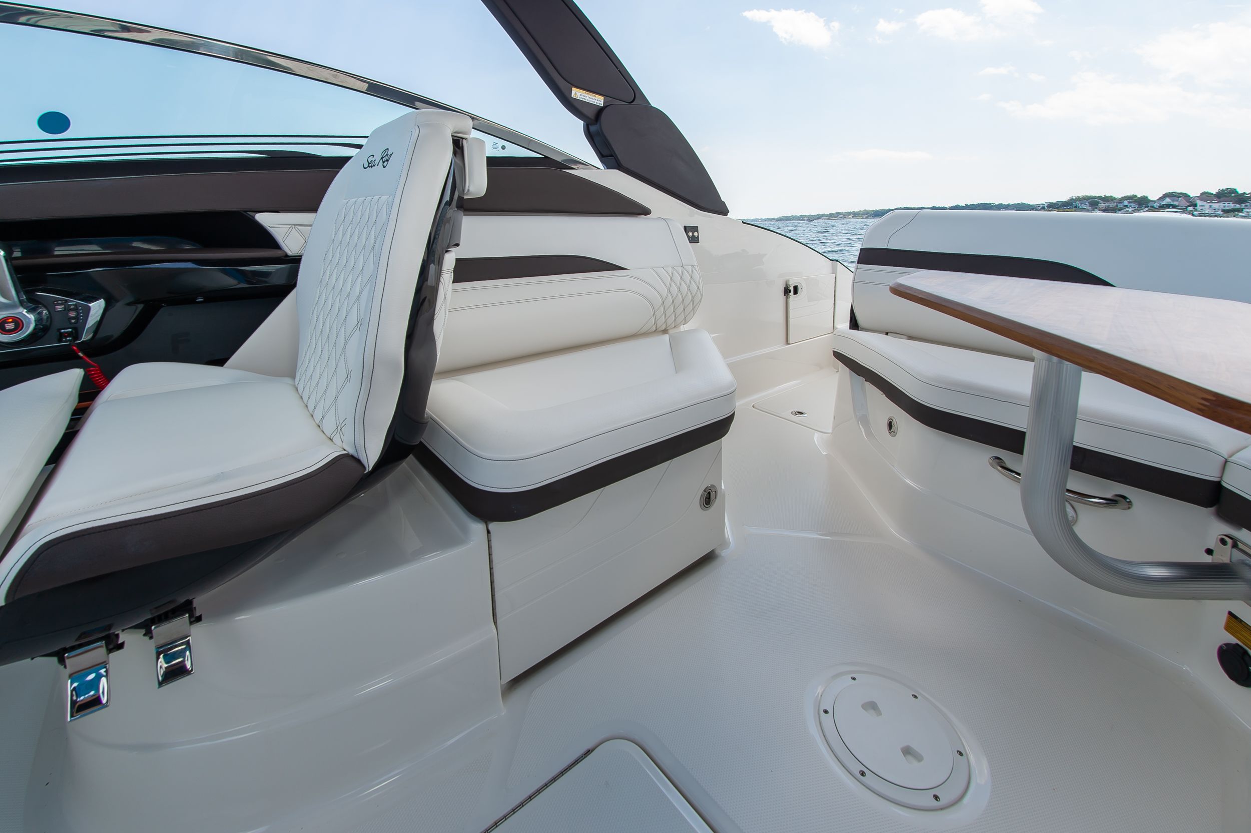 2023 Sea Ray SLX 260 - 24