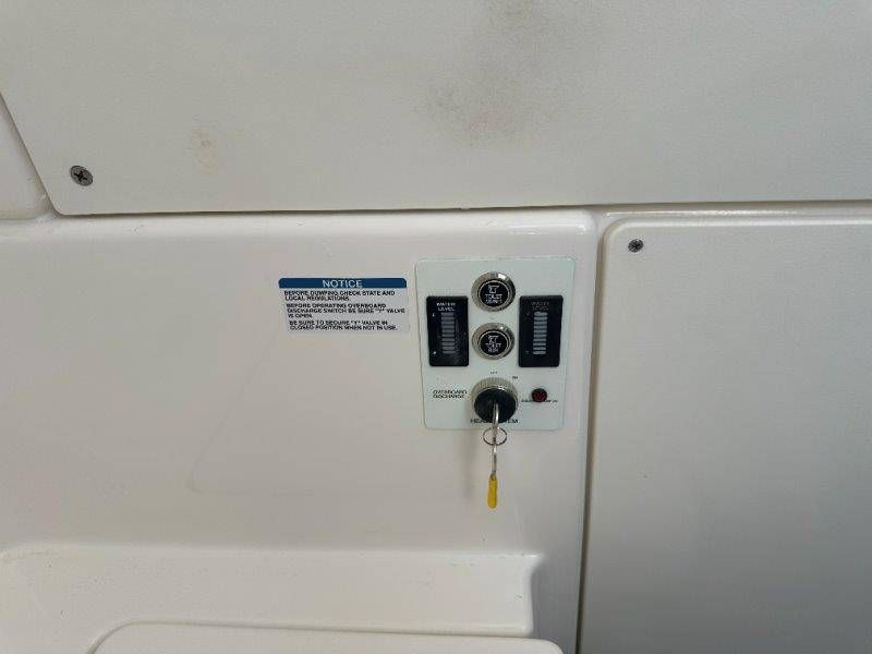 2026 Robalo R300 Center Console - 13