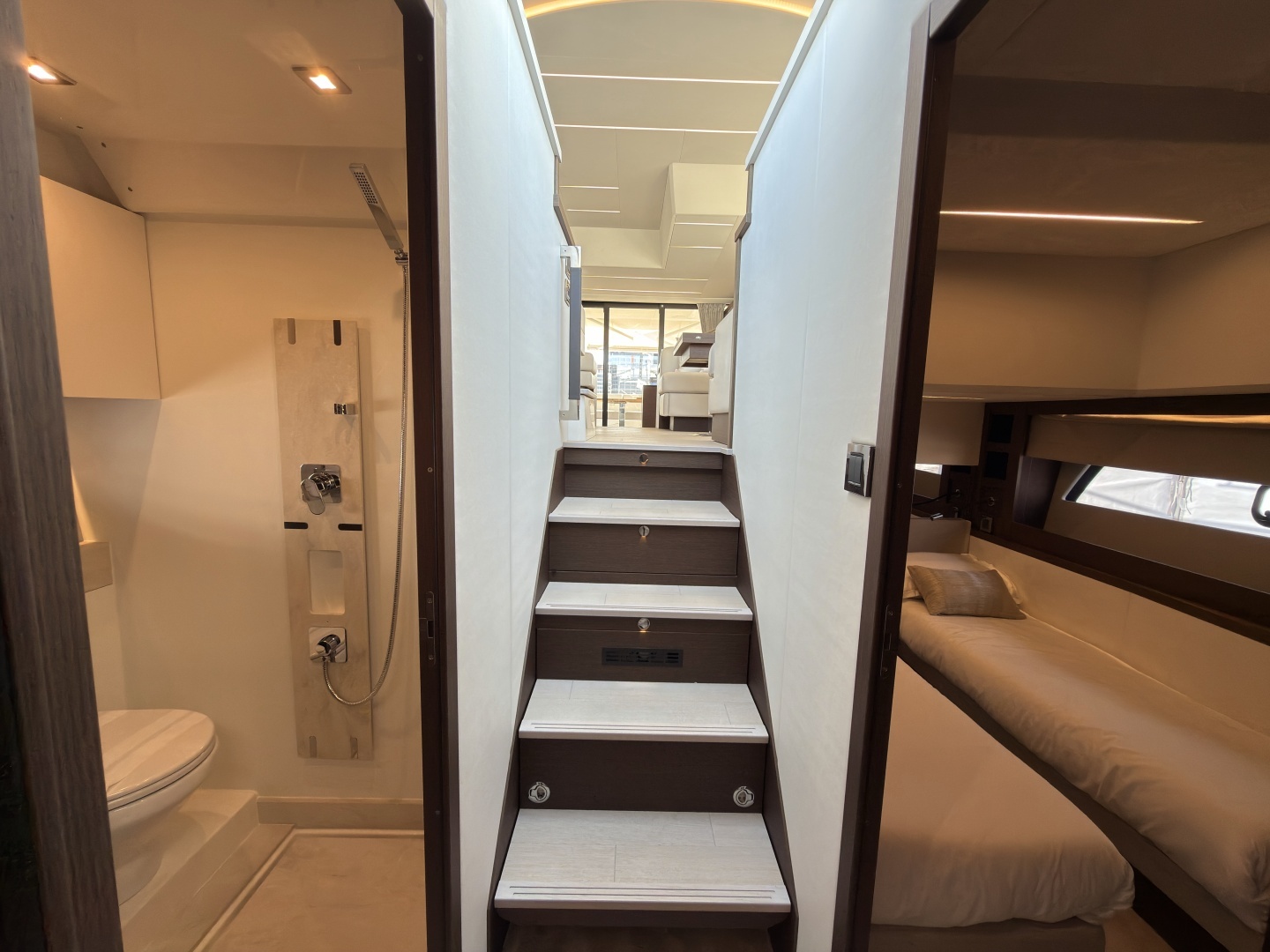 2023 Prestige 520 - Image 17