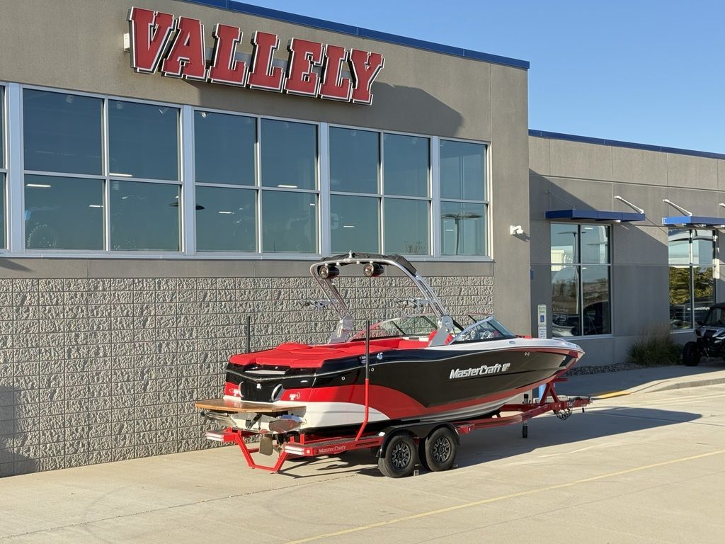 2019 MasterCraft XT22 - 18