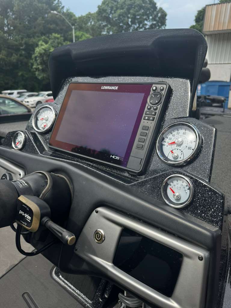 Dashboard of a 2022 Nitro Z21 XL Pro boat with Lowrance display.