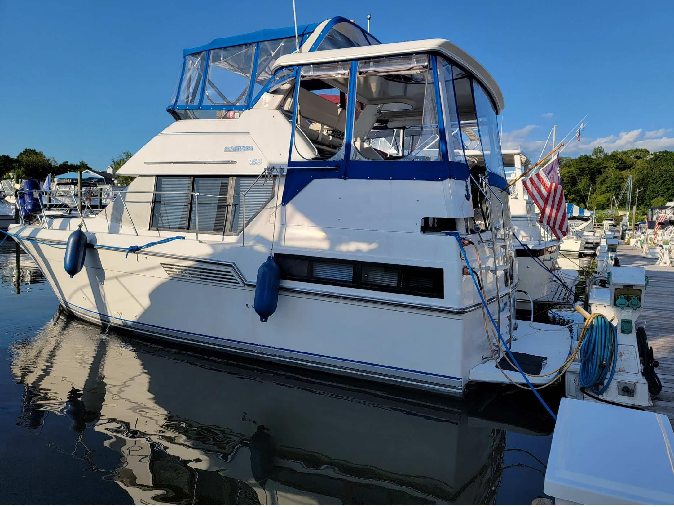 1992 Carver 33 Aft Cabin Motor Yacht