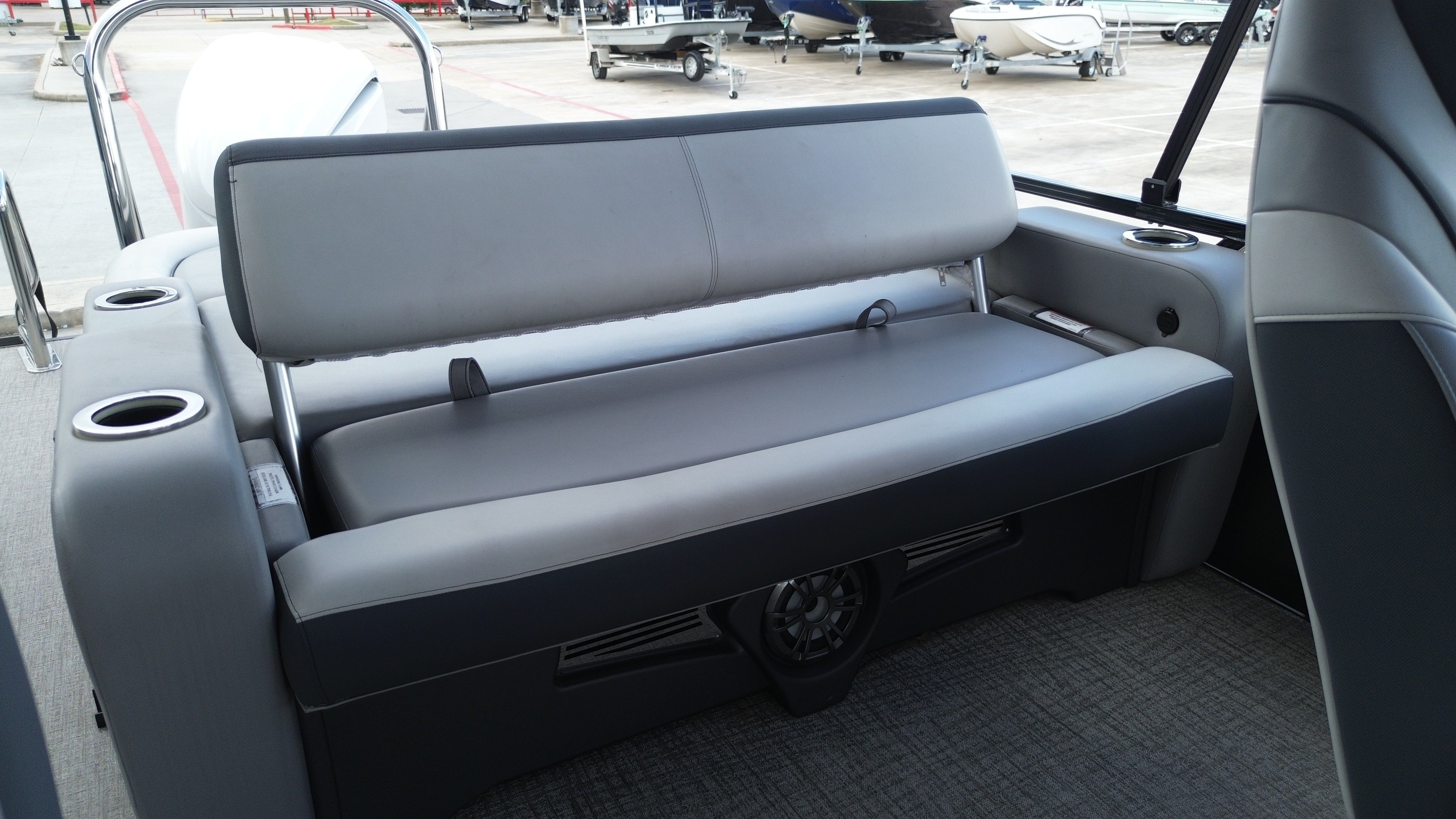 2025 Avalon LSZ Versatile Rear Bench - 23' - 30