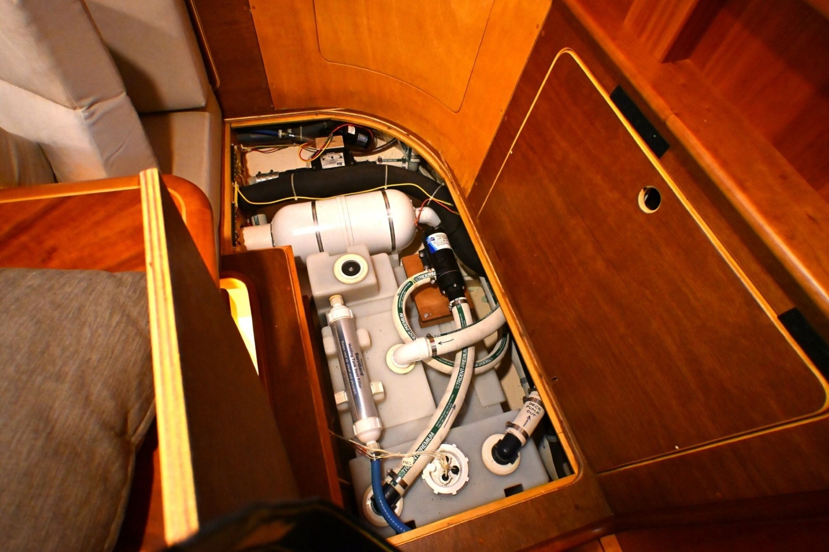 2006 Waterline 50 - Image 93