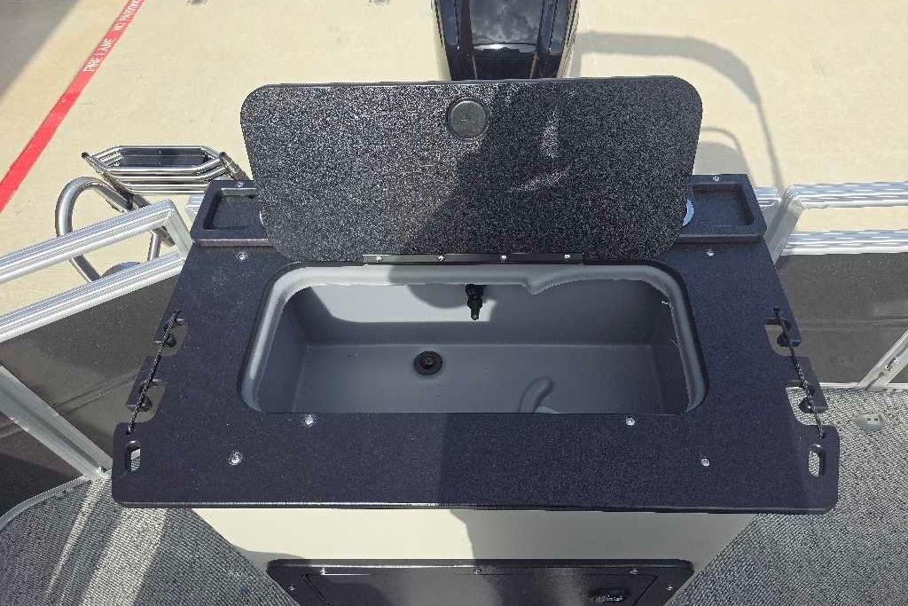2026 Sun Tracker Fishin' Barge 20 DLX livewell with open lid, showcasing interior.