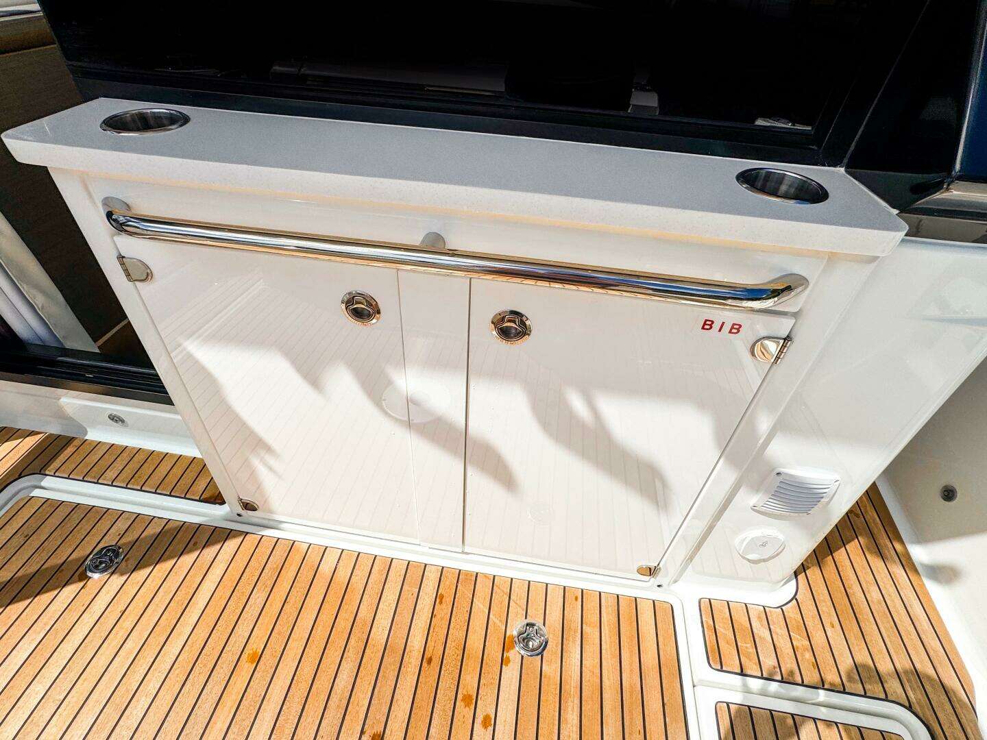 2025 Wellcraft 38 Explorer - Image 18