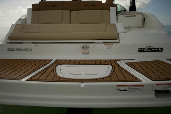Manufacturer Provided Image: 2014 Sea Ray 260 Sundeck boat rear view with teak swim platform.