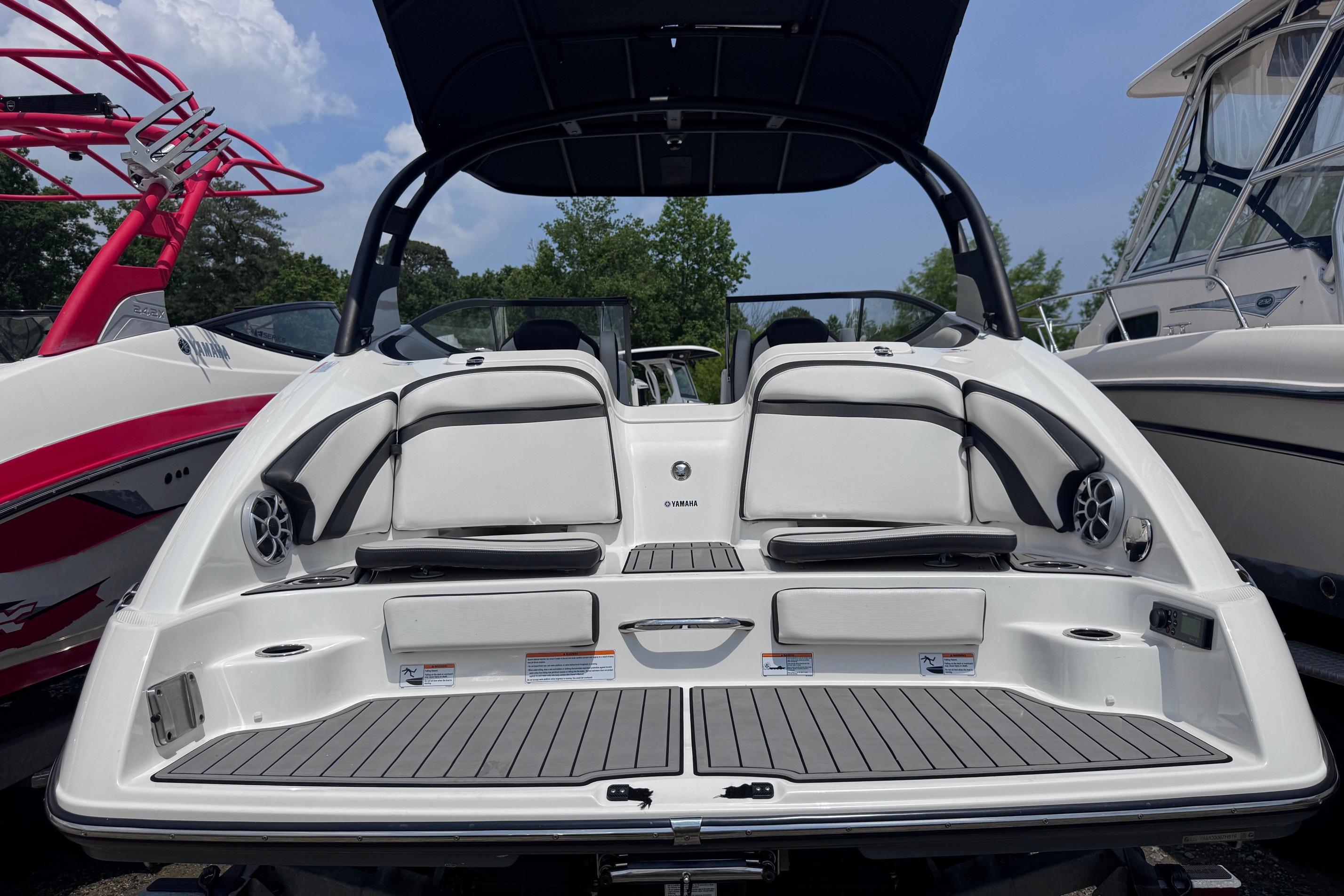 2019 Yamaha Boats 242SE, rear view, showcasing sleek design and spacious seating.