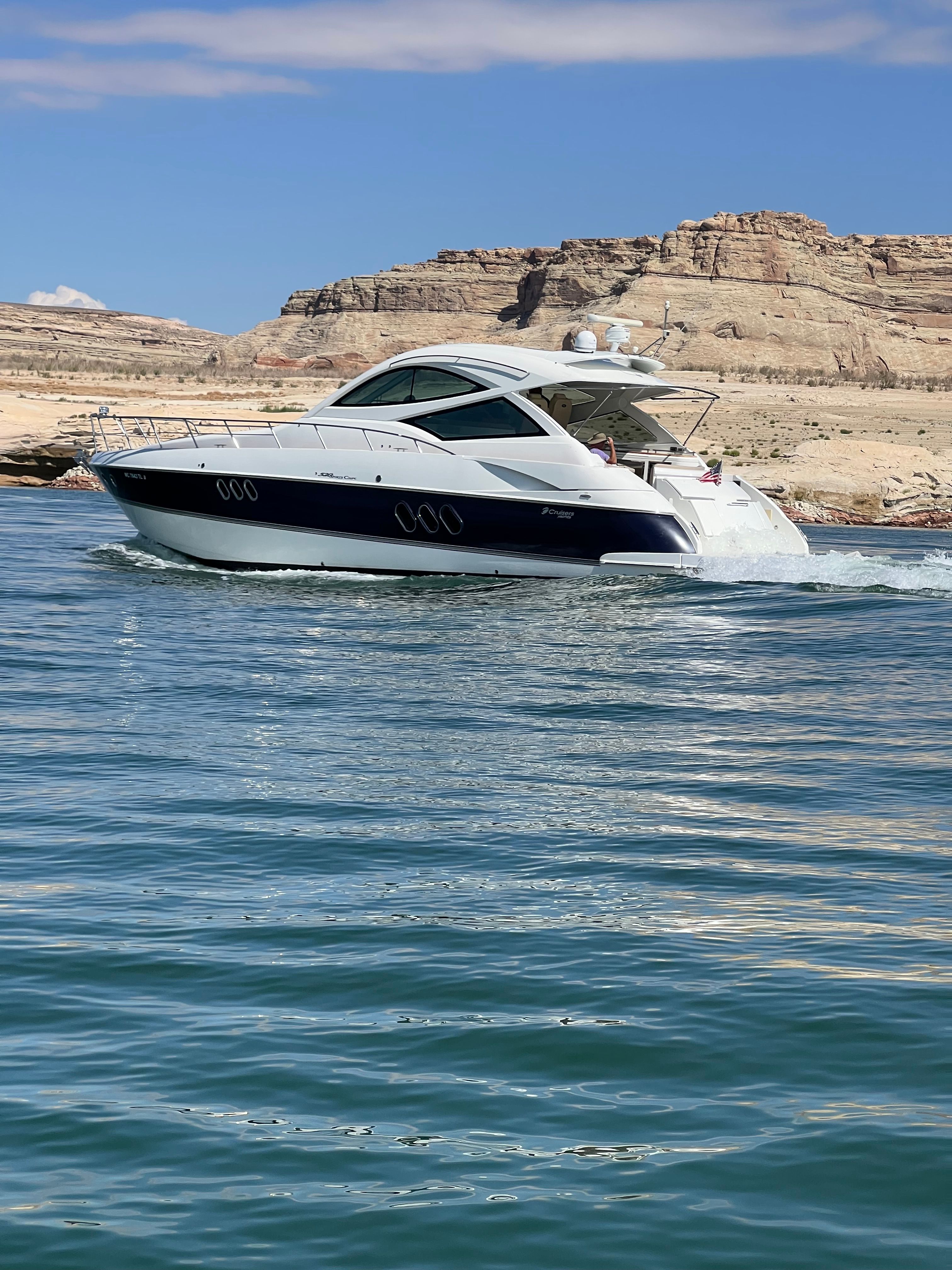 2009 Cruisers Yachts 520 Sports Coupe - 4