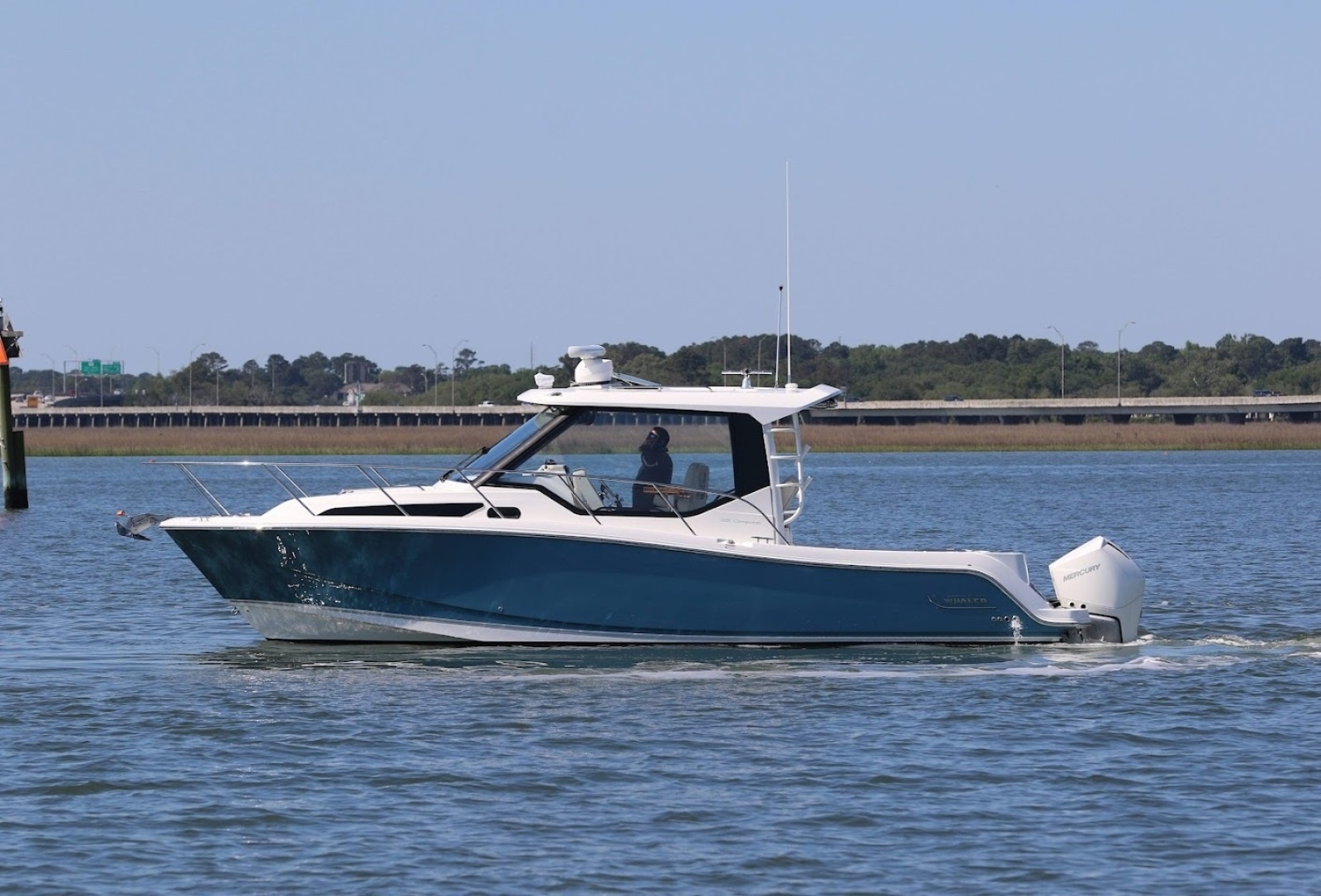 2021 Boston Whaler 325 Conquest - Image 8