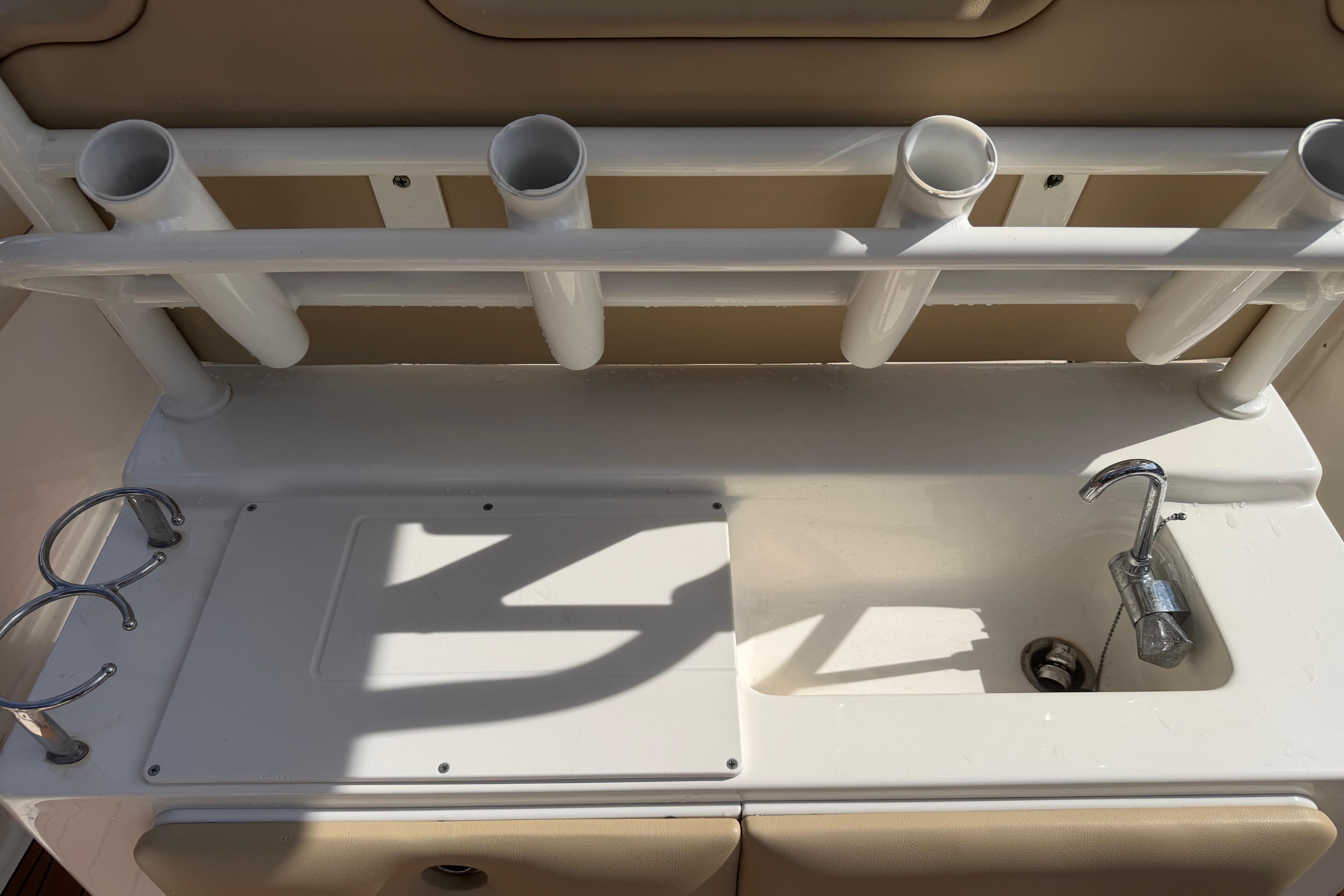 2019 Key West 263 FS boat sink and rod holders in cockpit area.