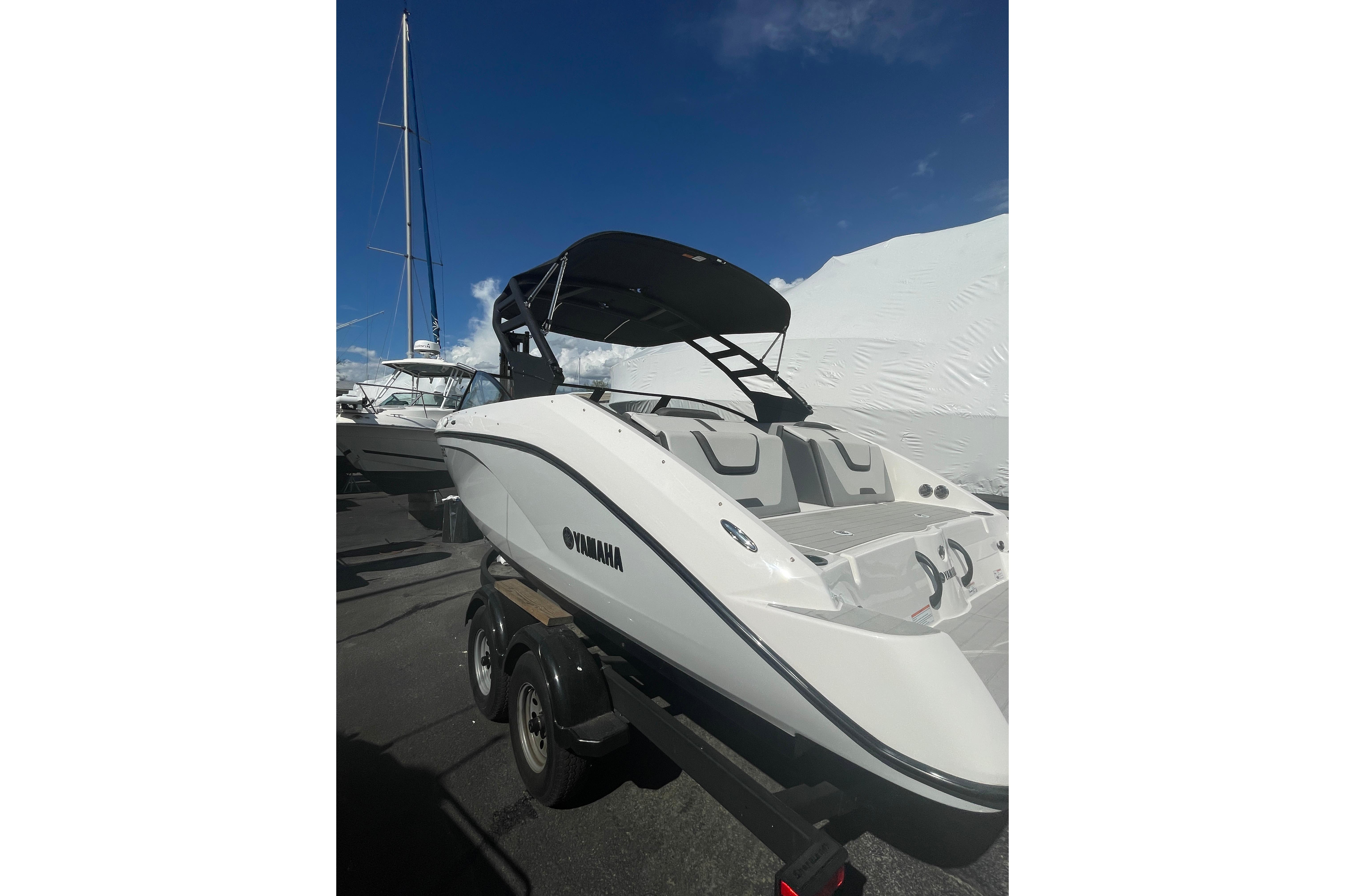 2023 Yamaha Boats AR220