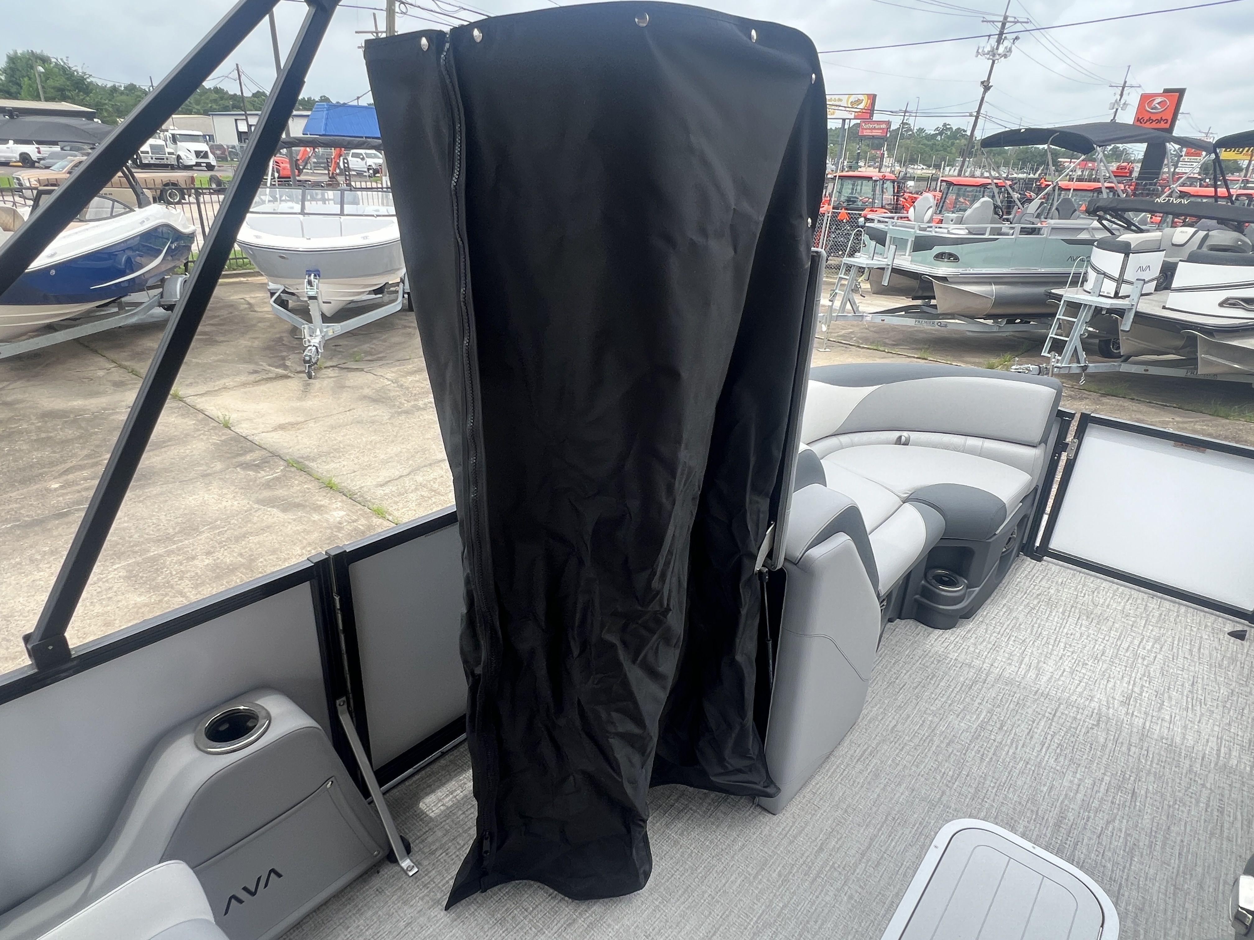 2025 Avalon LSZ Versatile Rear Bench - 23' - 17
