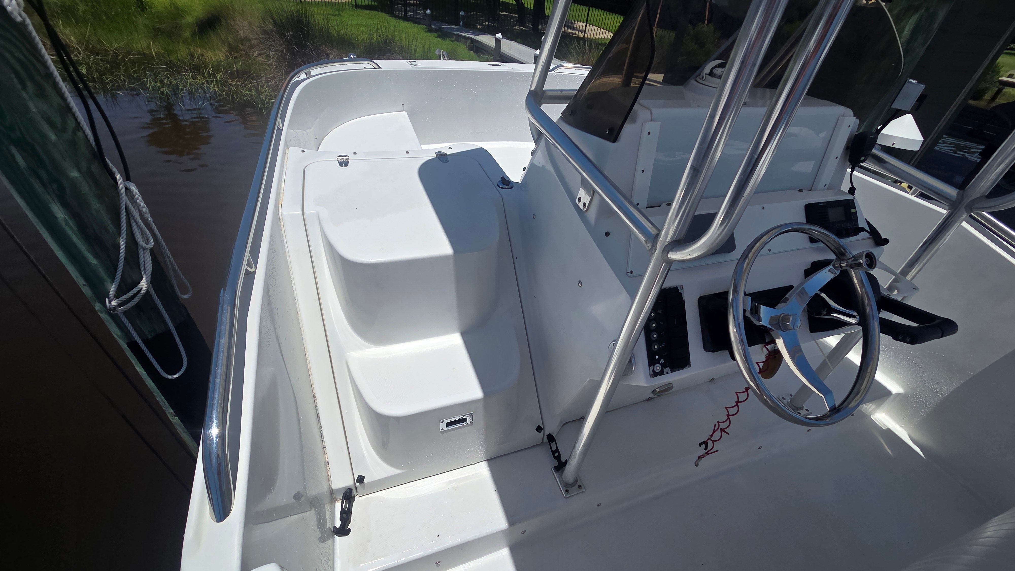 The image shows the cockpit of a 2001 Glacier Bay Canyon Runner 2260 with helm and seating area.