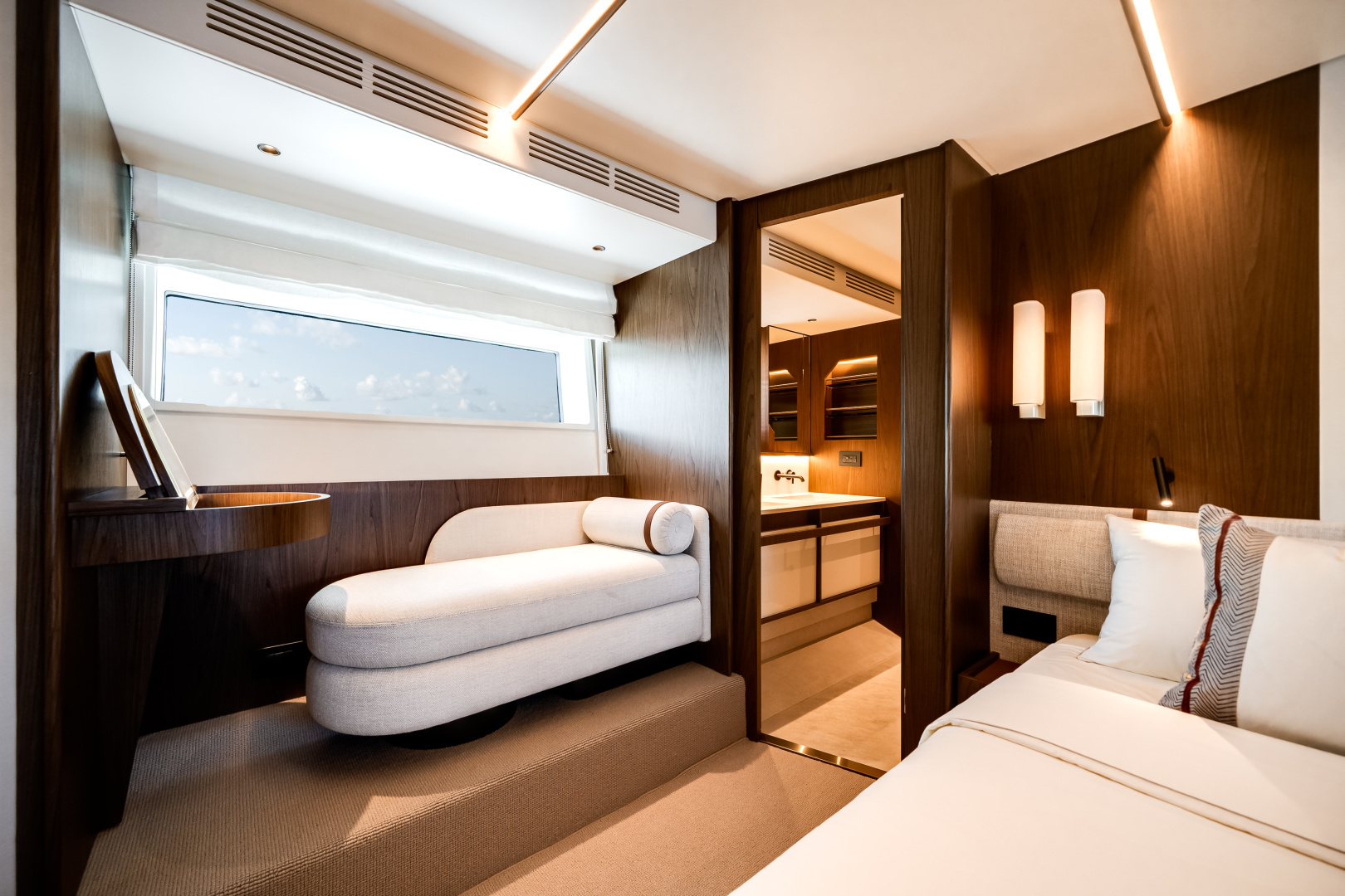 2026 Azimut Fly 72 - Image 21