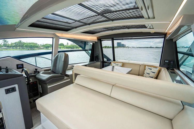 2018 Pershing 5x - Image 16