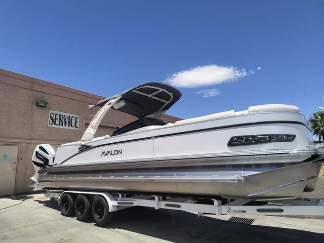 2026 Avalon Catalina Quad Lounger Windshield 27 FT - 2