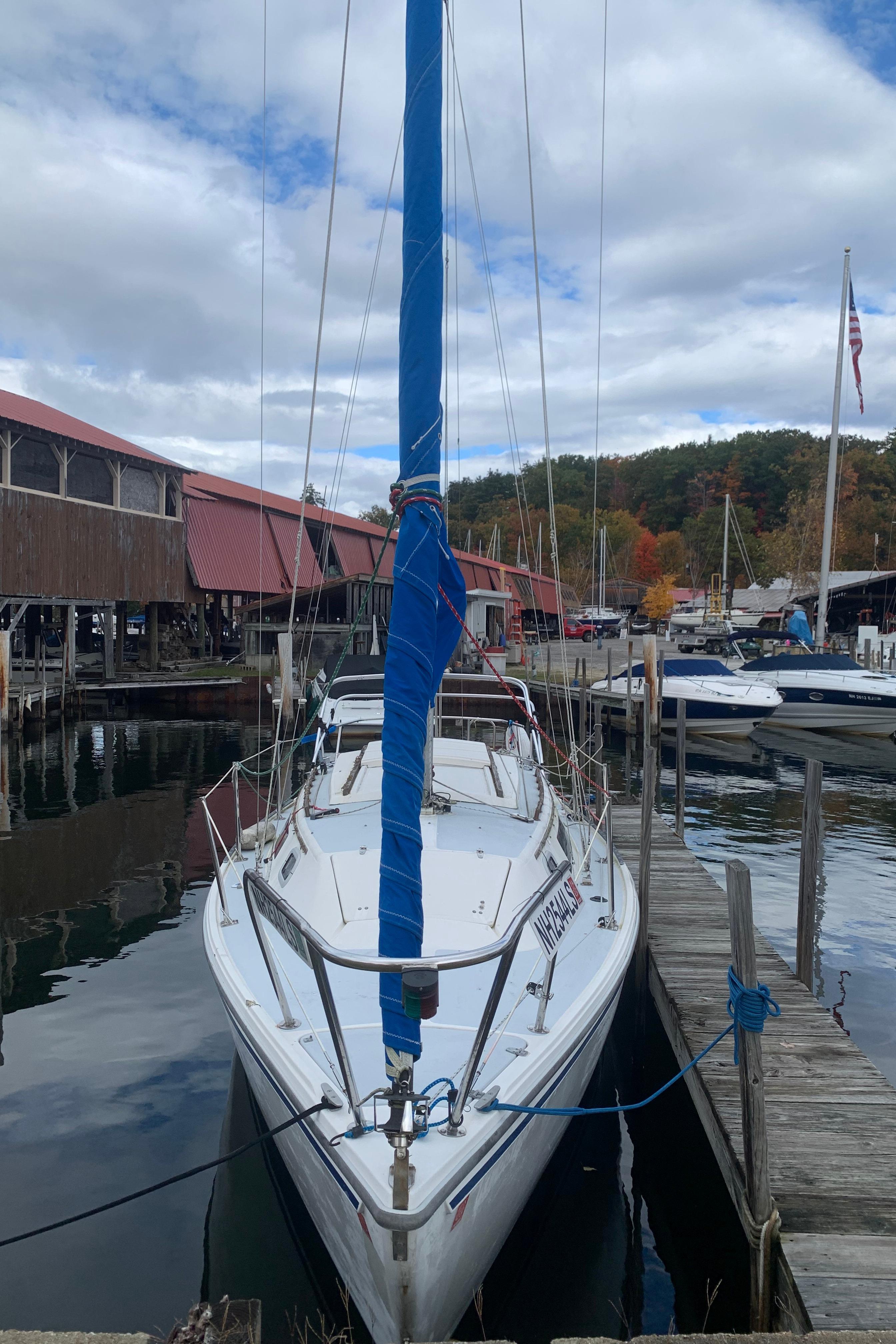 1987 Catalina 25 sailboat docked at a marina with scenic background.