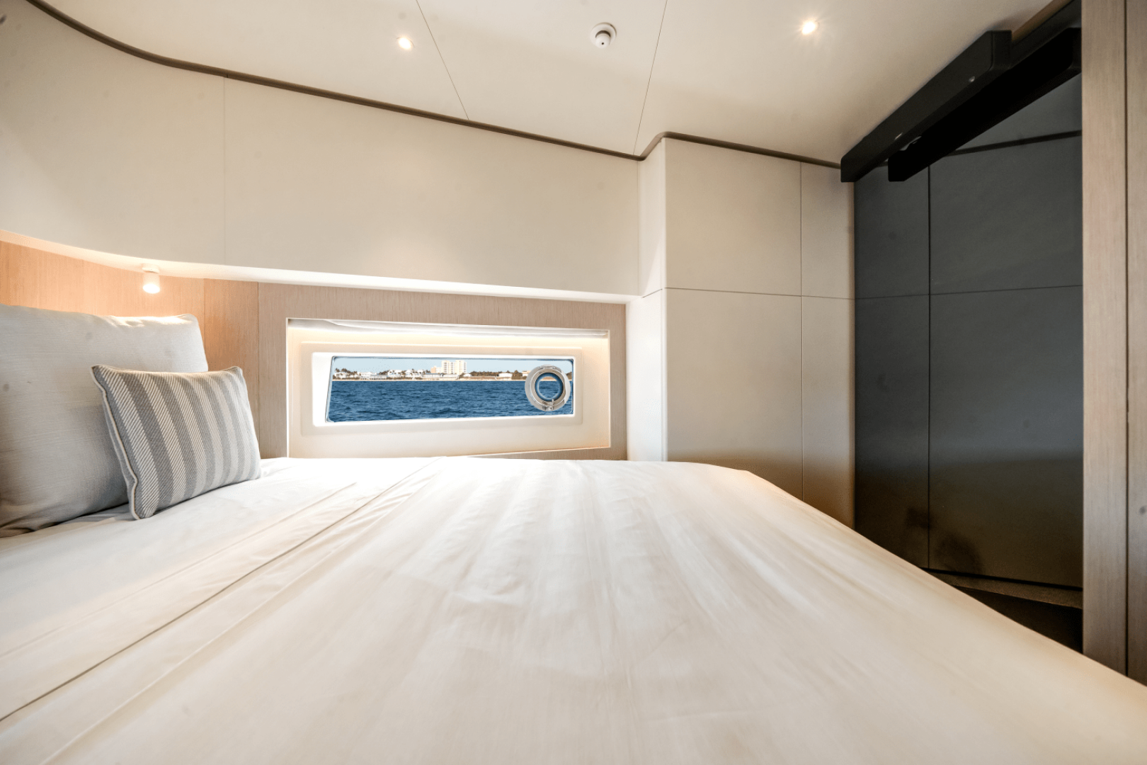 2025 Azimut Seadeck 6 - Image 53