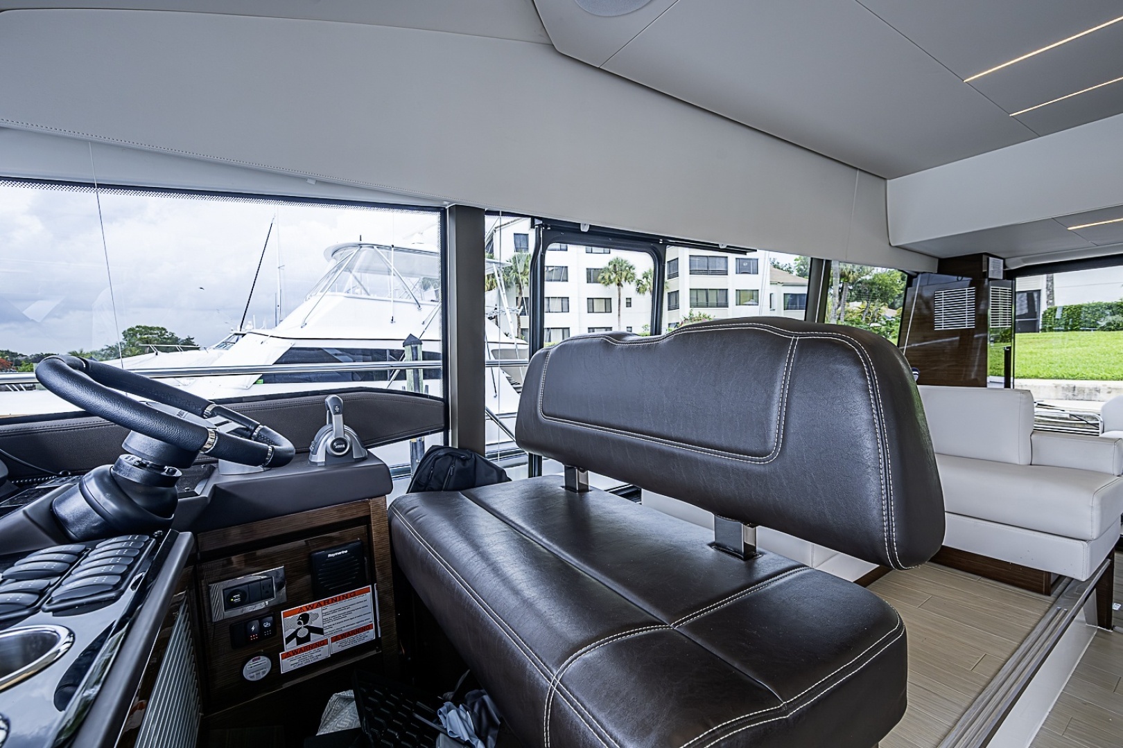 2021 Prestige 520 - Image 28