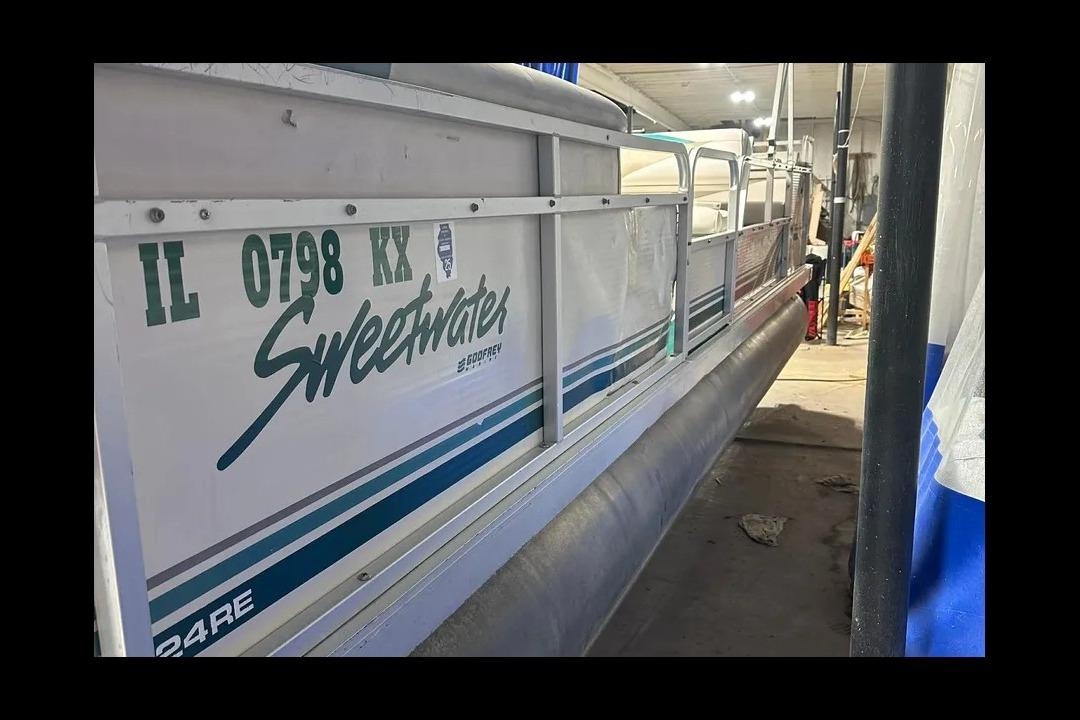 1997 Godfrey SWEETWATER 2424 RE