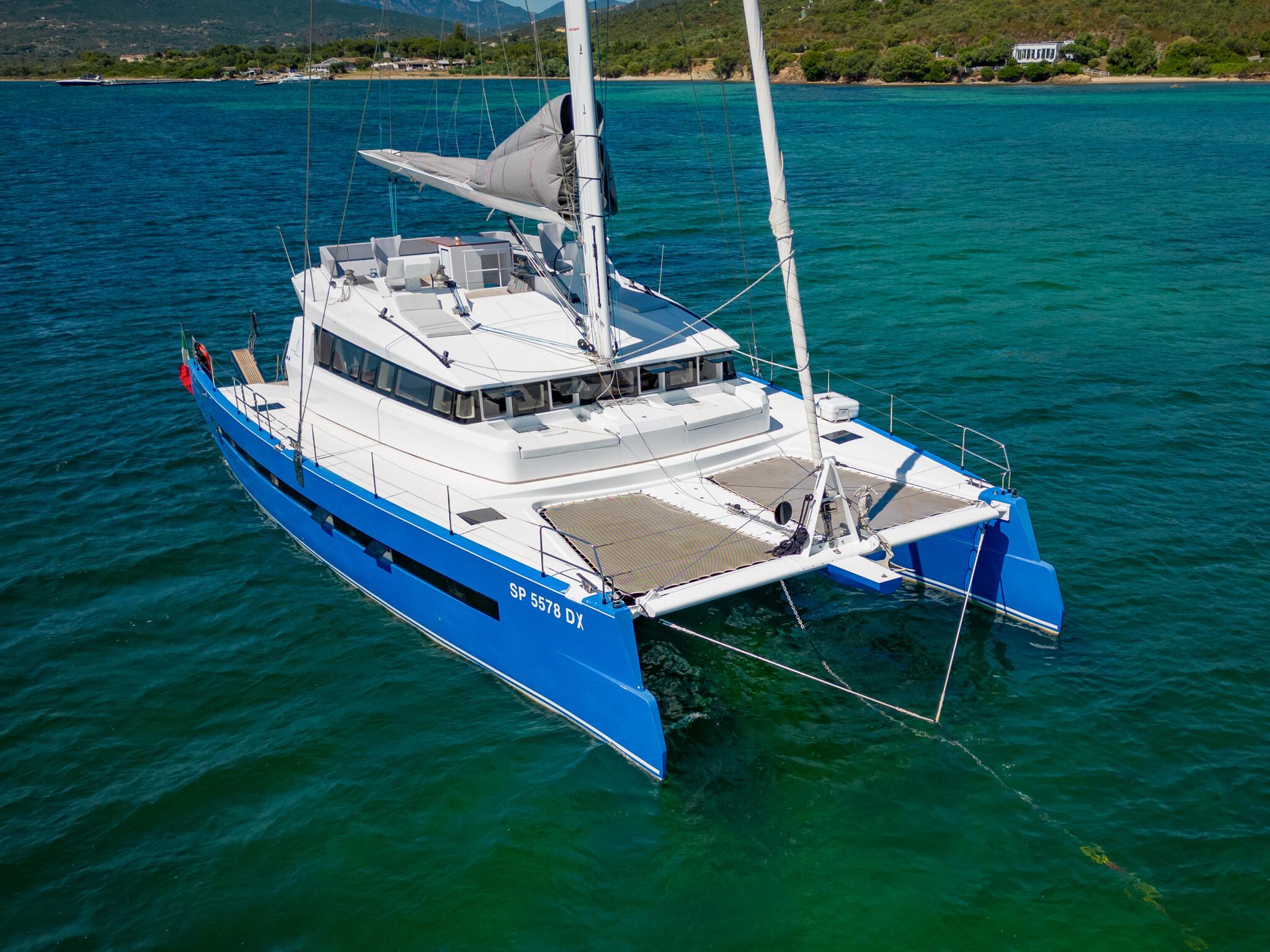 Custom Set Marine 625 catamaran sailing in clear blue waters, 2016 model.