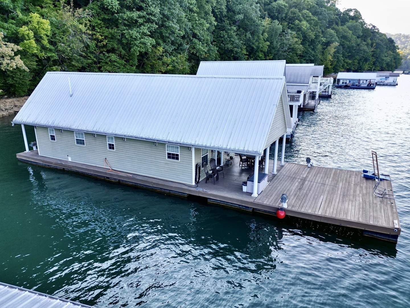 2006 Custom 20 x 43 Floating Cabin - Approx 812sqft - Image 6