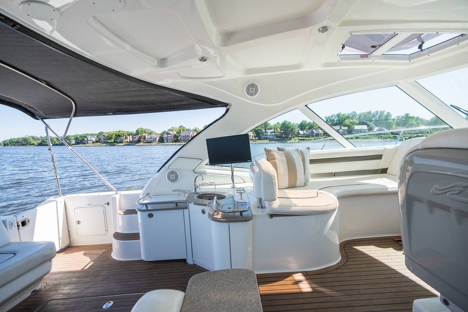 2005 Sea Ray 480 Motor Yacht - Image 19