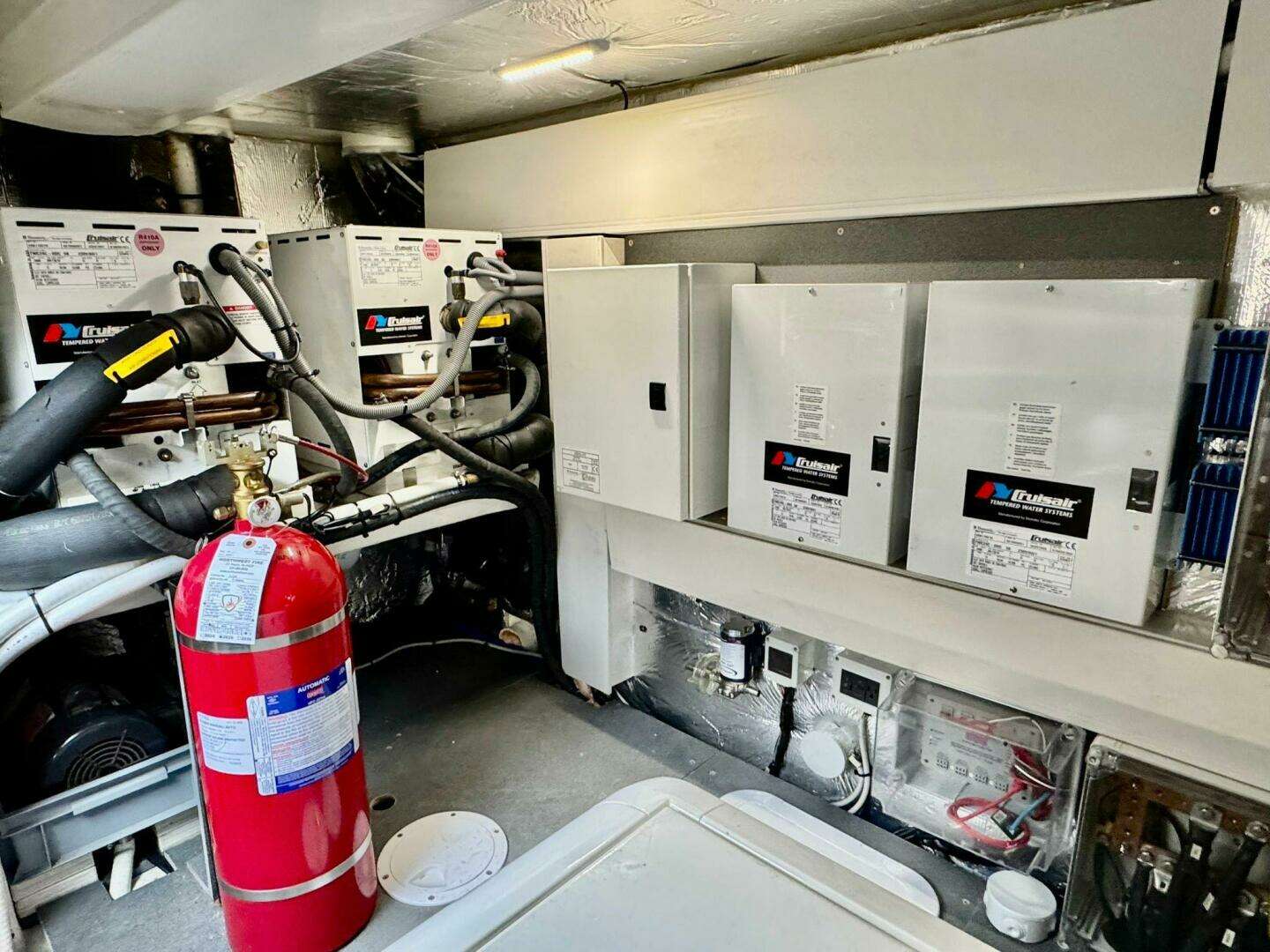 2016 Absolute 45 Sport Yacht - Image 100