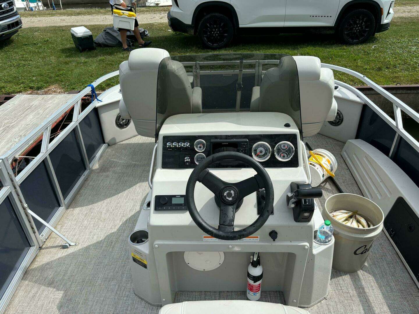 2022 Tahoe GT2585 Center Console Fishing Tritoon - Image 6
