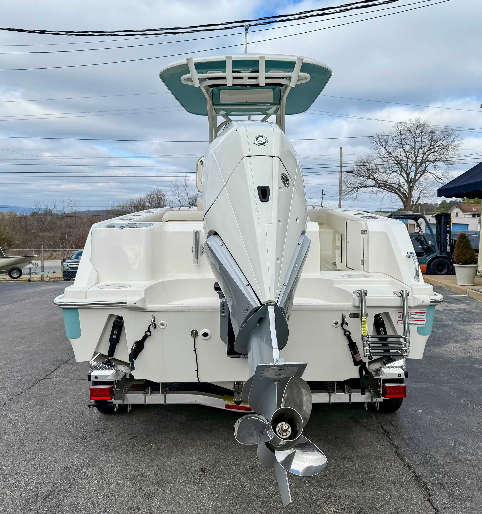 2025 Boston Whaler 230 Outrage - 8