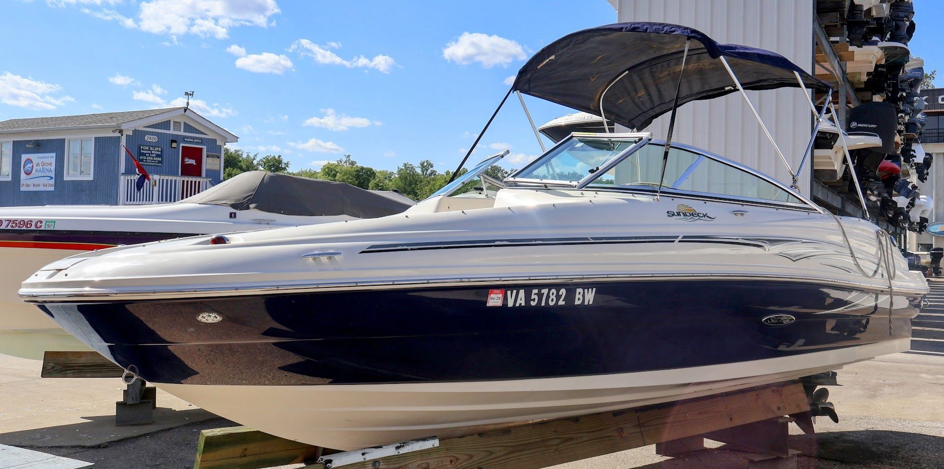 2006 Sea Ray Sun Deck 200 boat on a trailer.