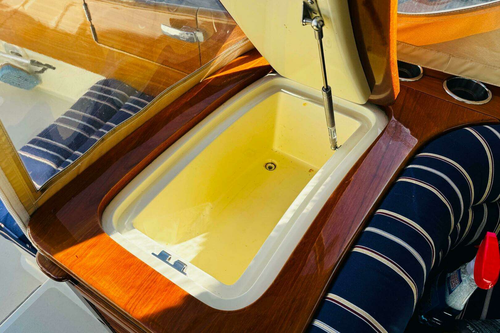 2012 Hinckley Picnic Boat MKIII - Image 39