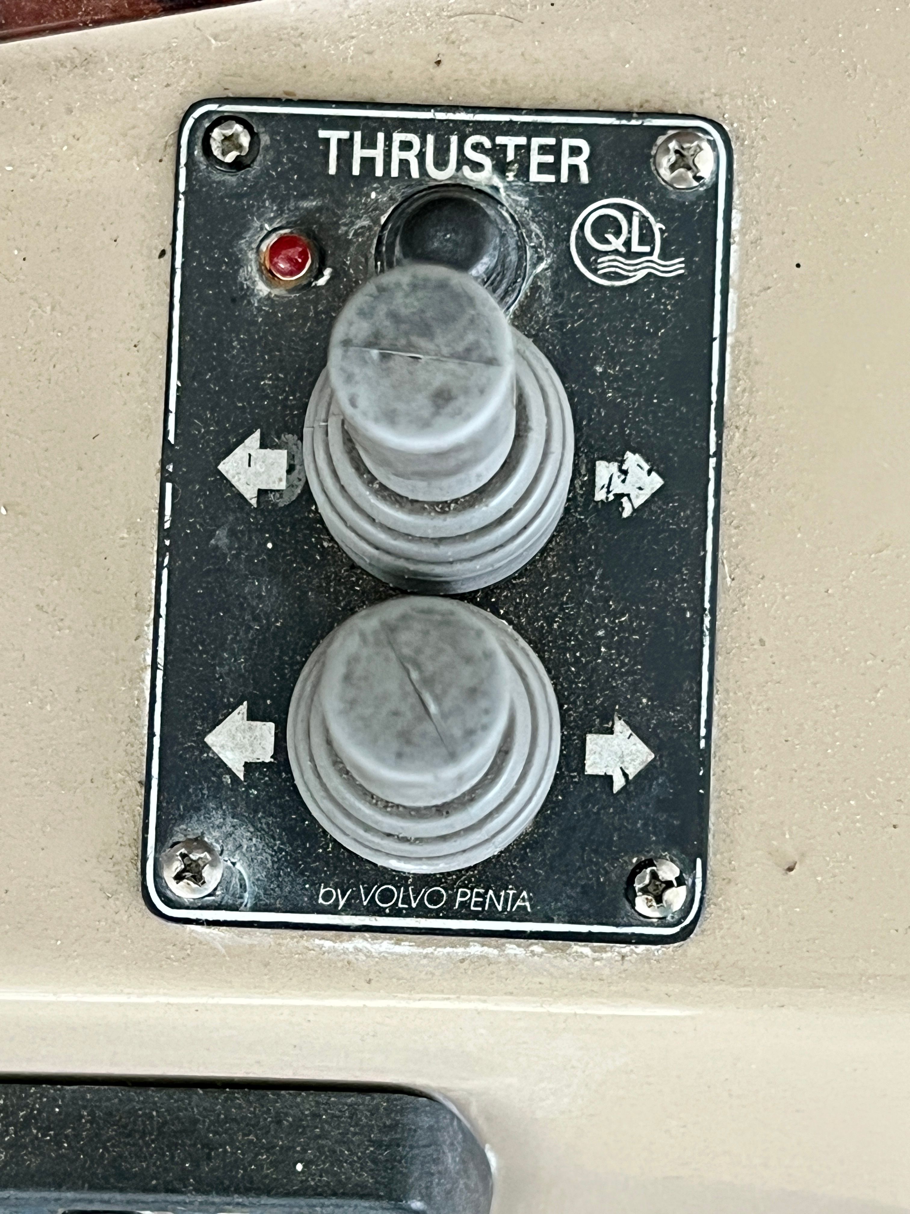 Volvo Penta thruster control on Carver 560 Voyager Sky.