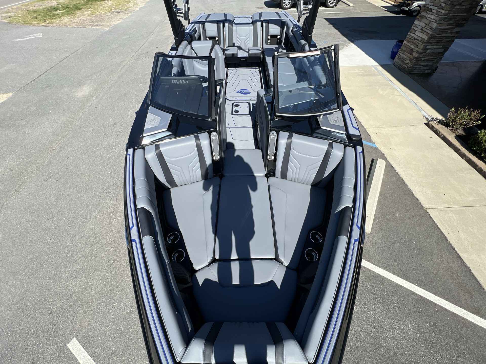 2025 MALIBU 25 LSV - Image 9