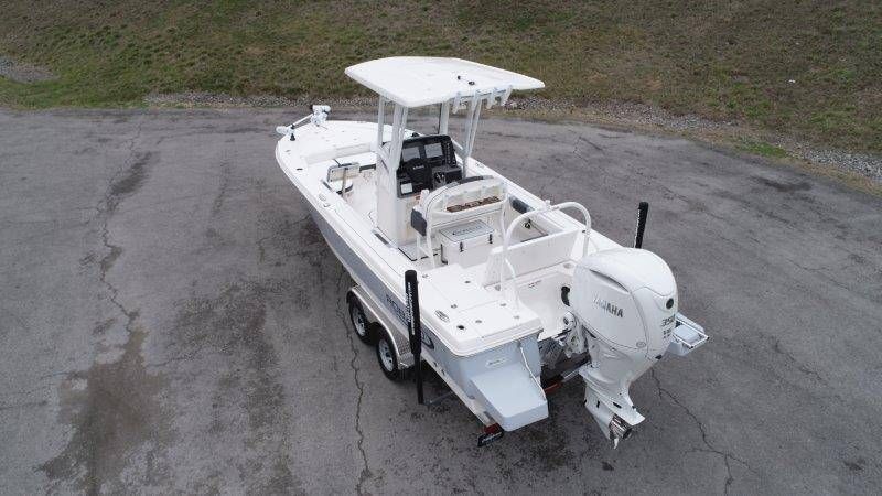 2026 Robalo 246 Cayman - 12