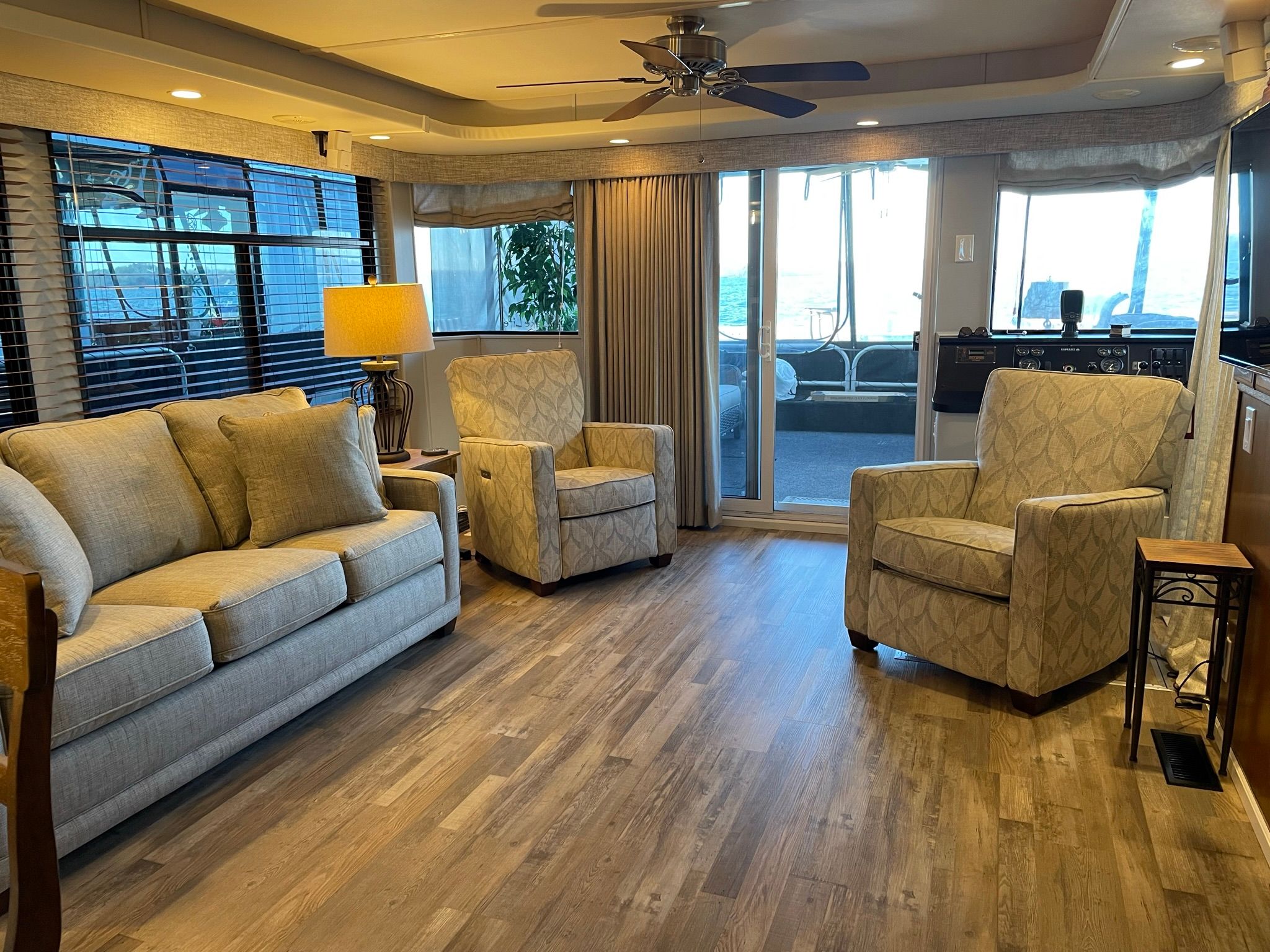 Interior of a 2001 Sumerset houseboat with cozy furnishings.