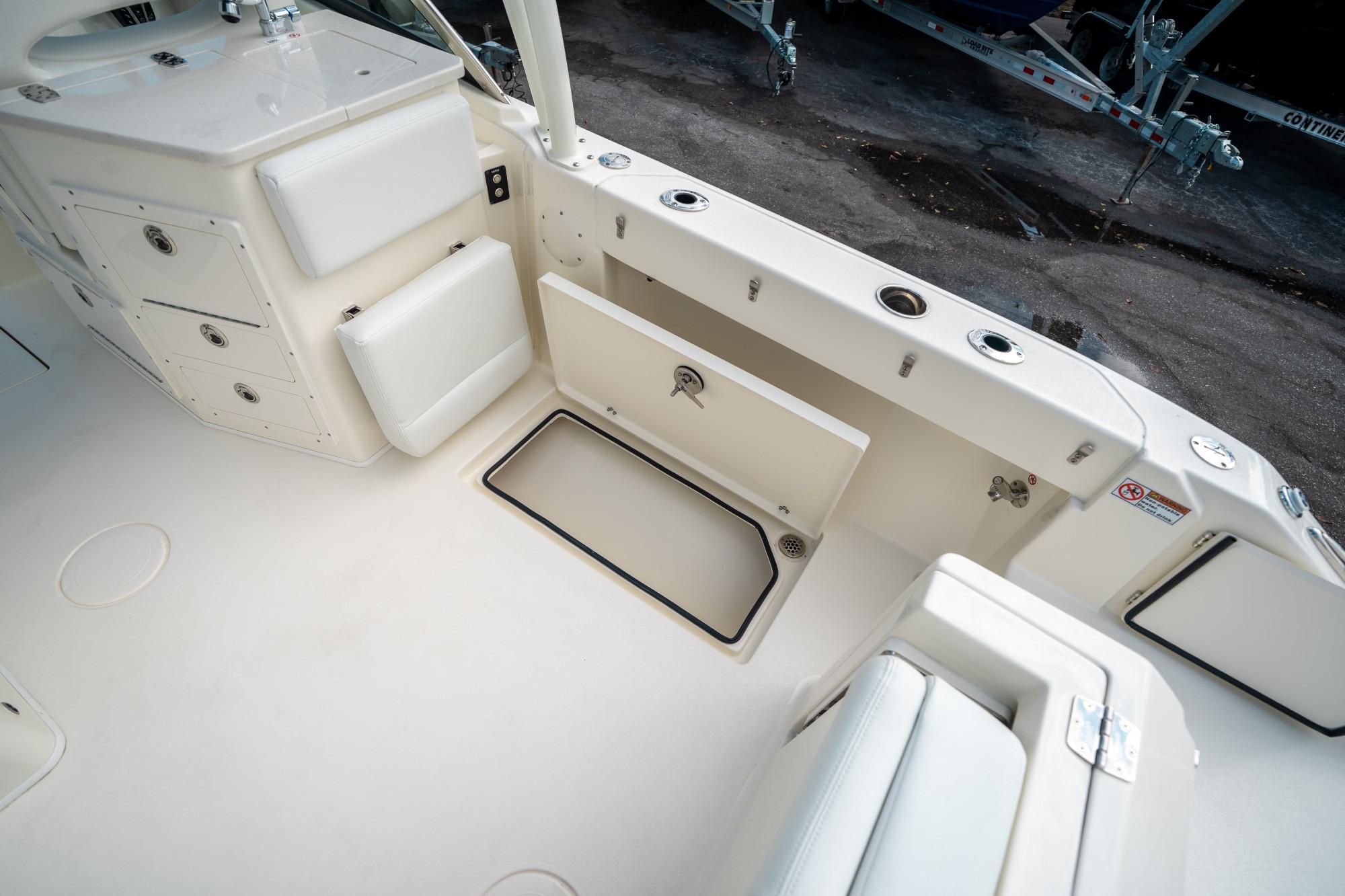 2025 Cobia 240 Dual Console - 16