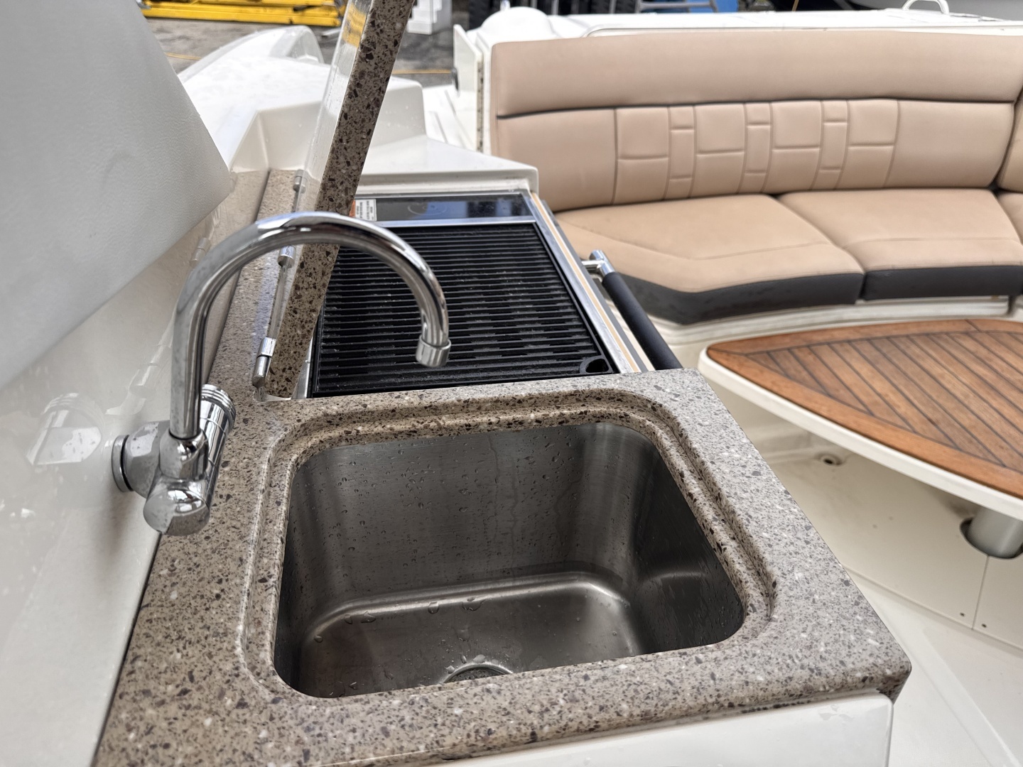 2016 Sea Ray 350 SLX - Image 24
