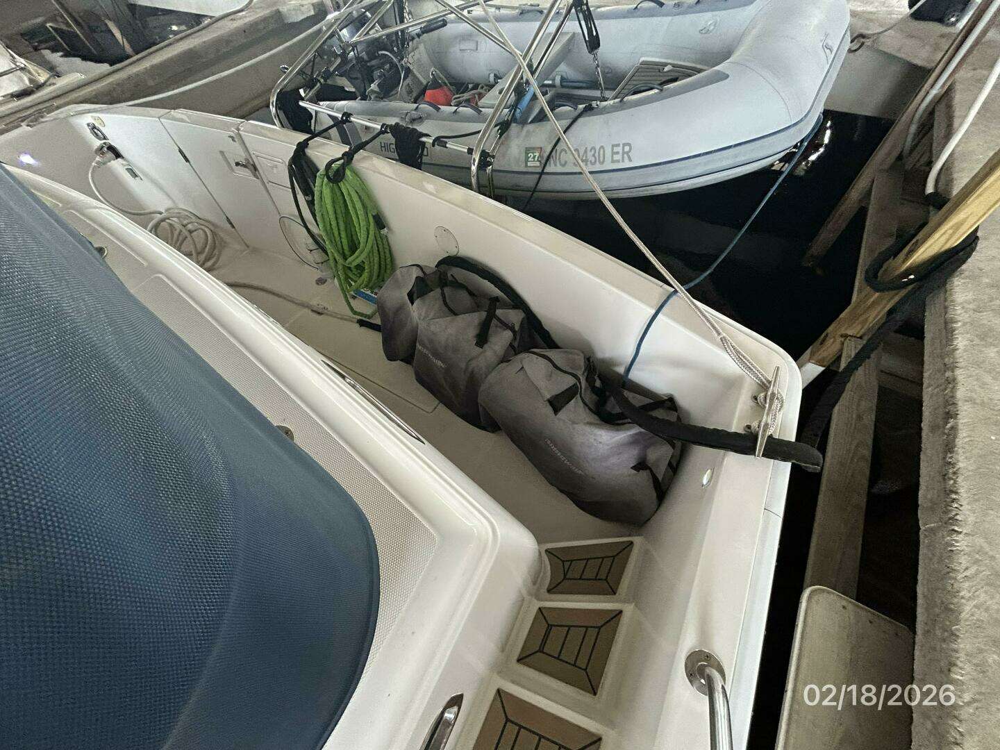 2004 Mainship 430 - Image 31