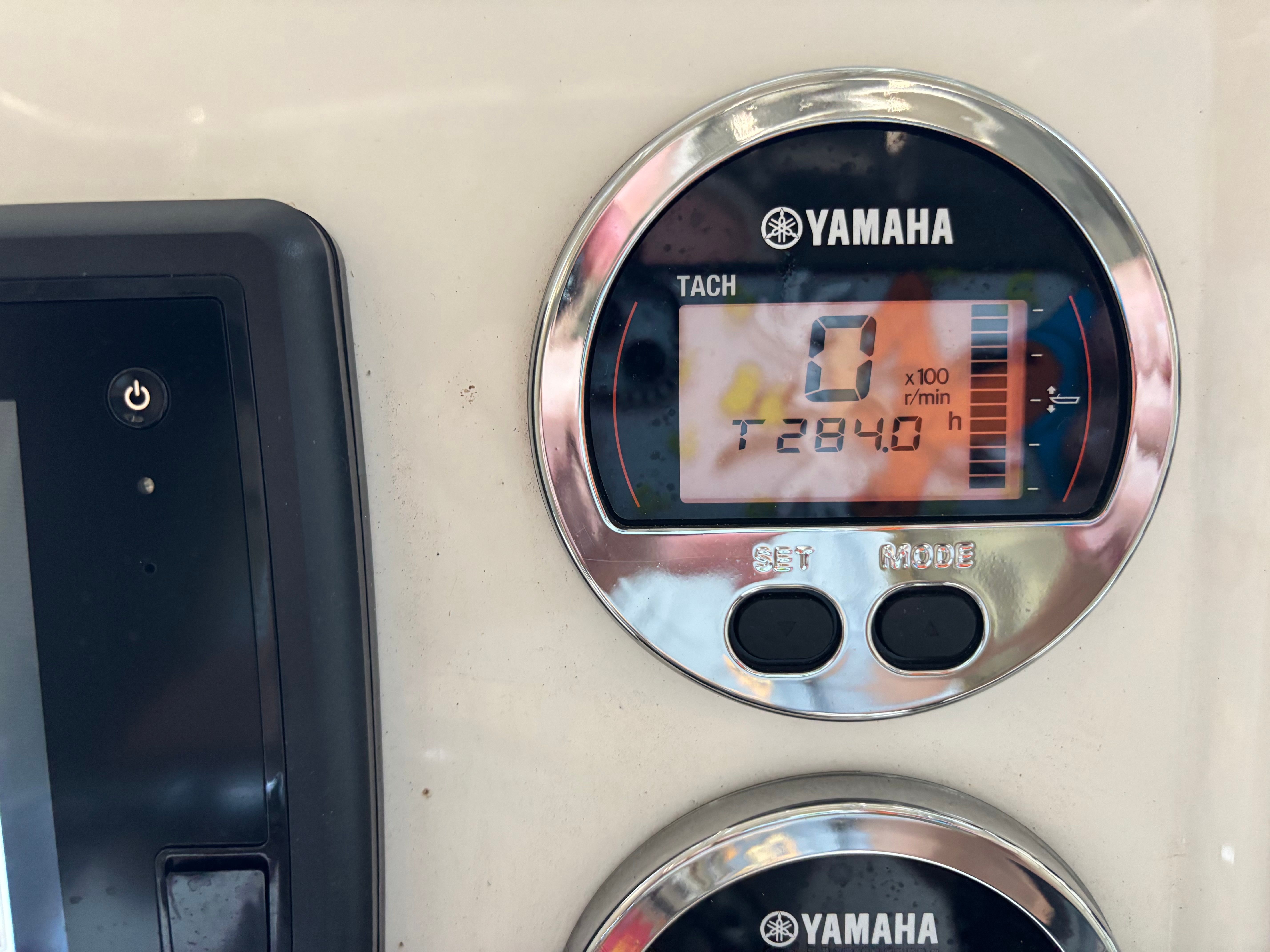 2017 Robalo R180 Center Console - 14