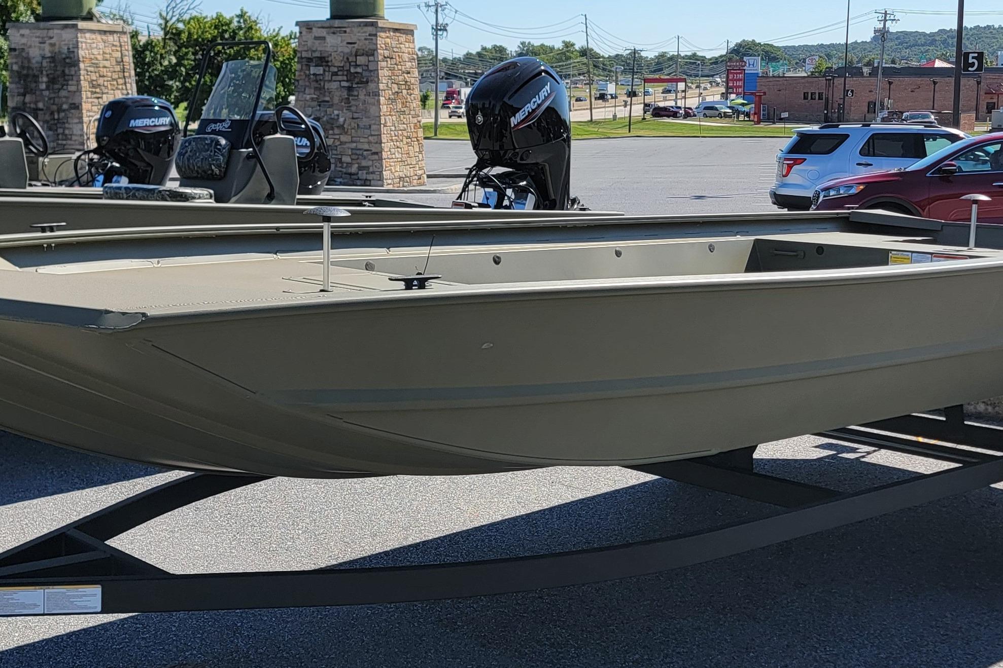 2026 Tracker Grizzly 1860 Utility