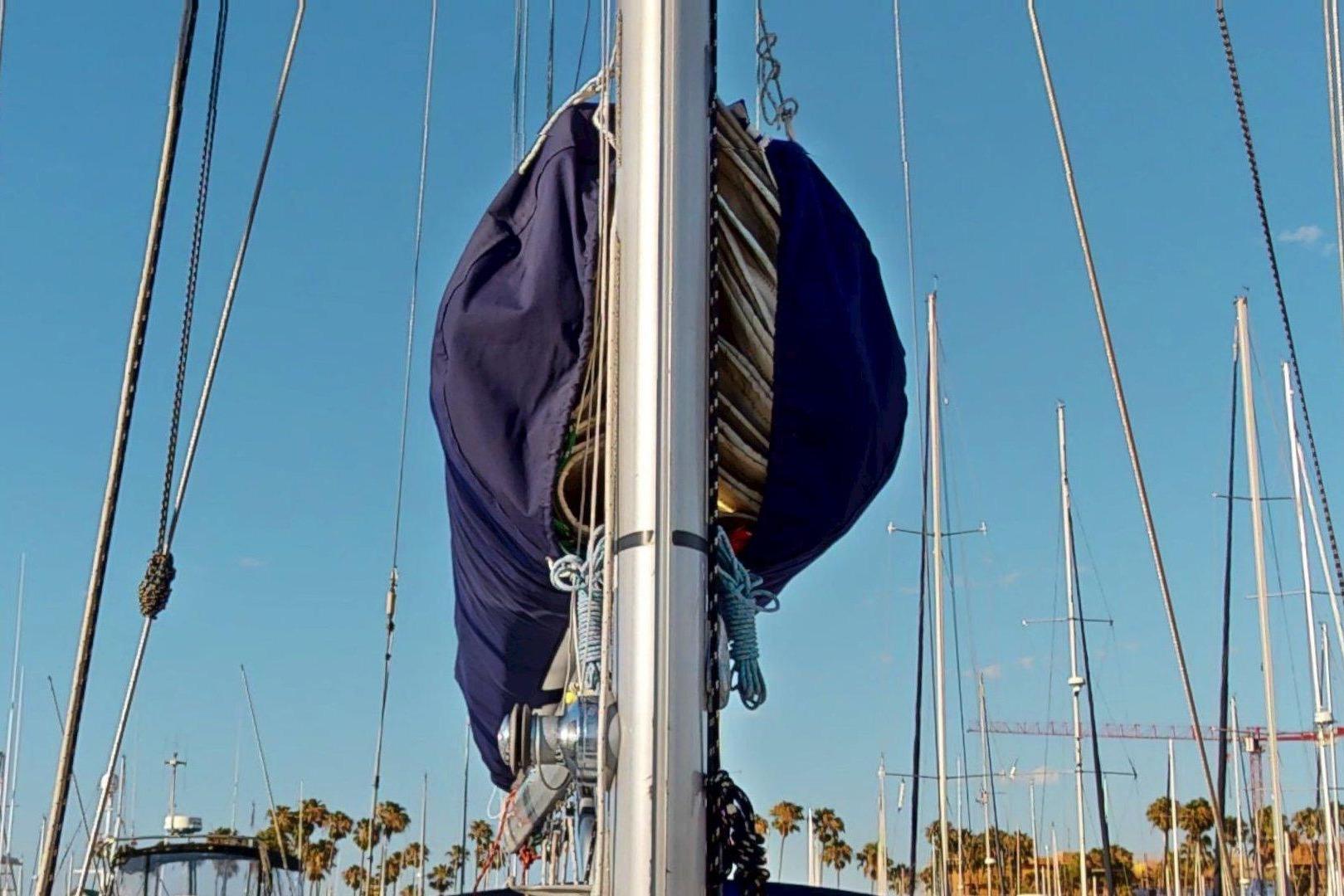 Hunter Legend 40.5 sailboat mast with wrapped sail, 1997 model, clear sky background.